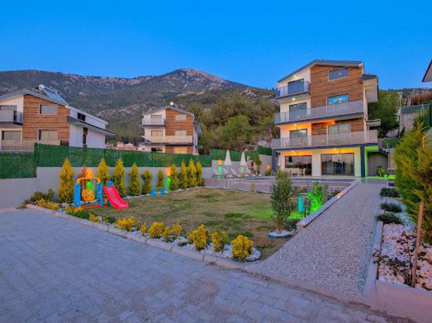 Villa Sudenaz 1 , Fethiye Ovacık 'ta bulunan 4 yatak odalı 8 kişilik kiralık villa