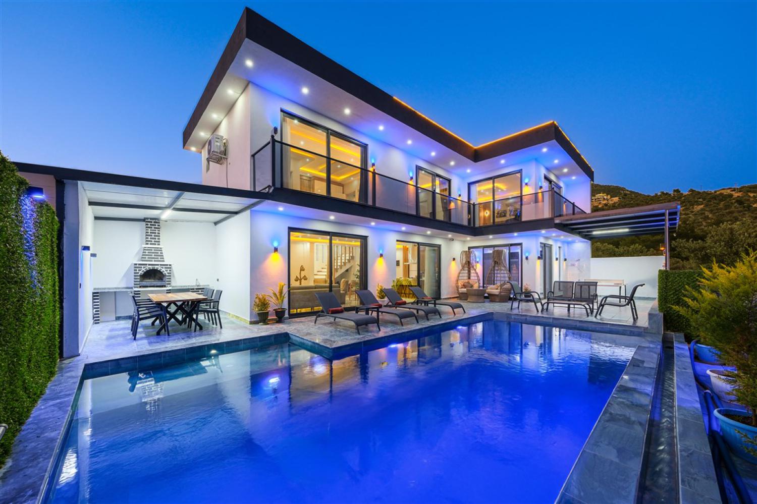 Villa Toprak Çavdır ; Kalkan Çavdır'da Kapalı Isıtmalı Havuzlu Kiralık Tatil Villası.