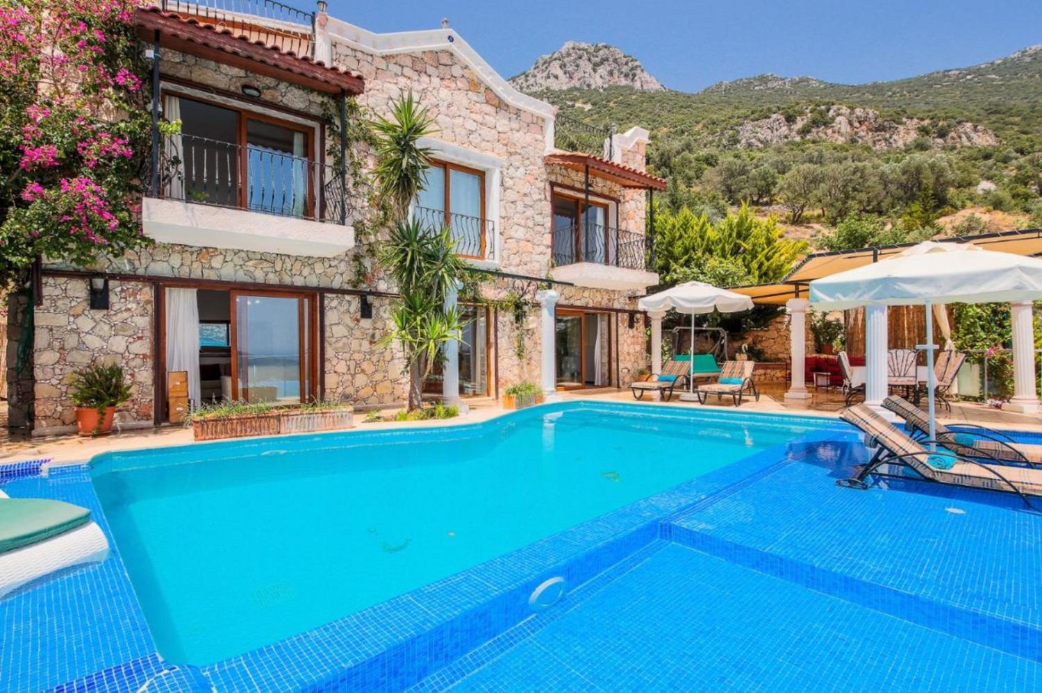 Villa Truva Akbel, Kalkan'da (10) Kişilik Deniz Manzaralı Kiralık Villa
