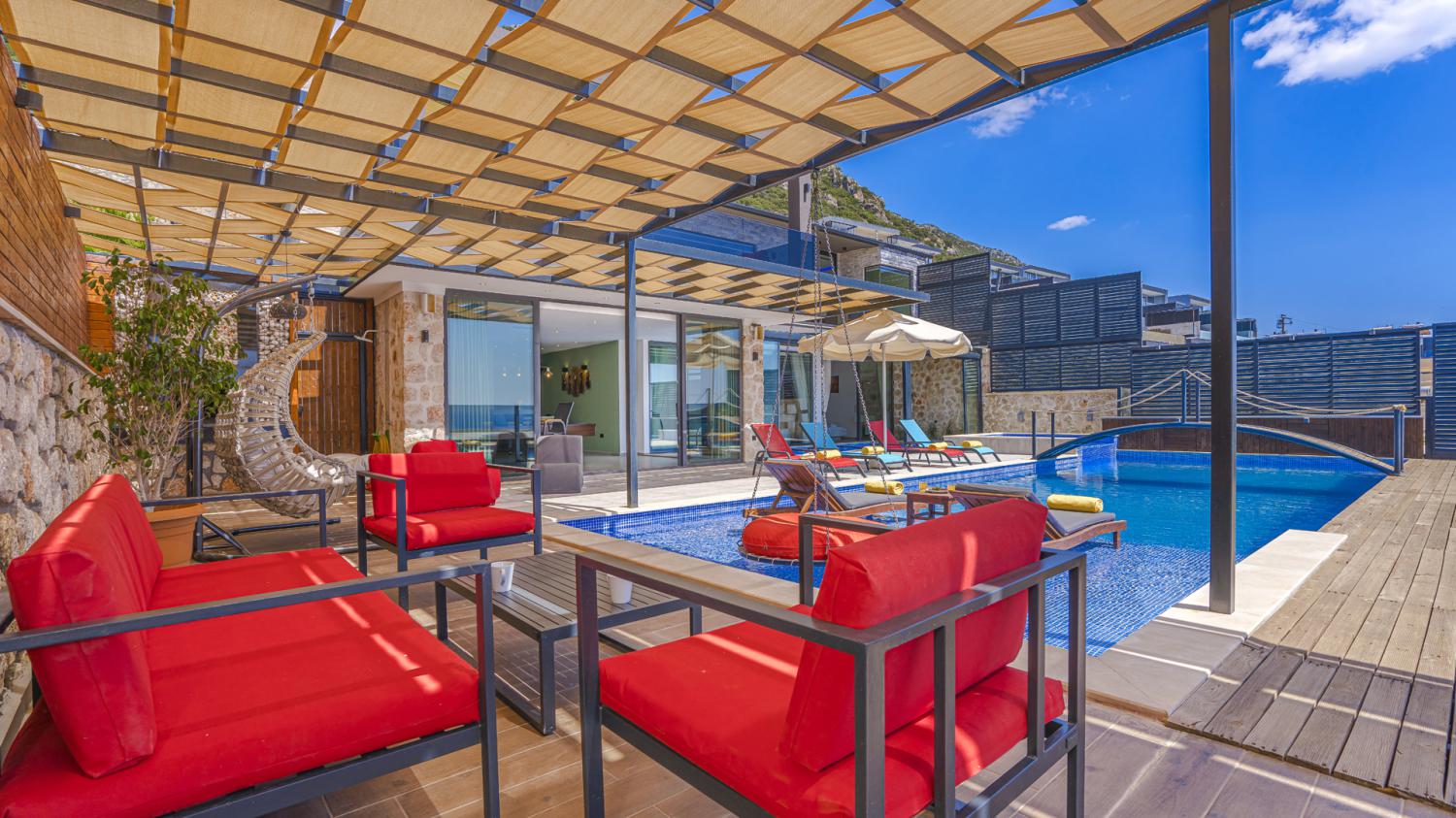 Villa Ada (6) Havuzu Korunaklı Muhafazakar Vila