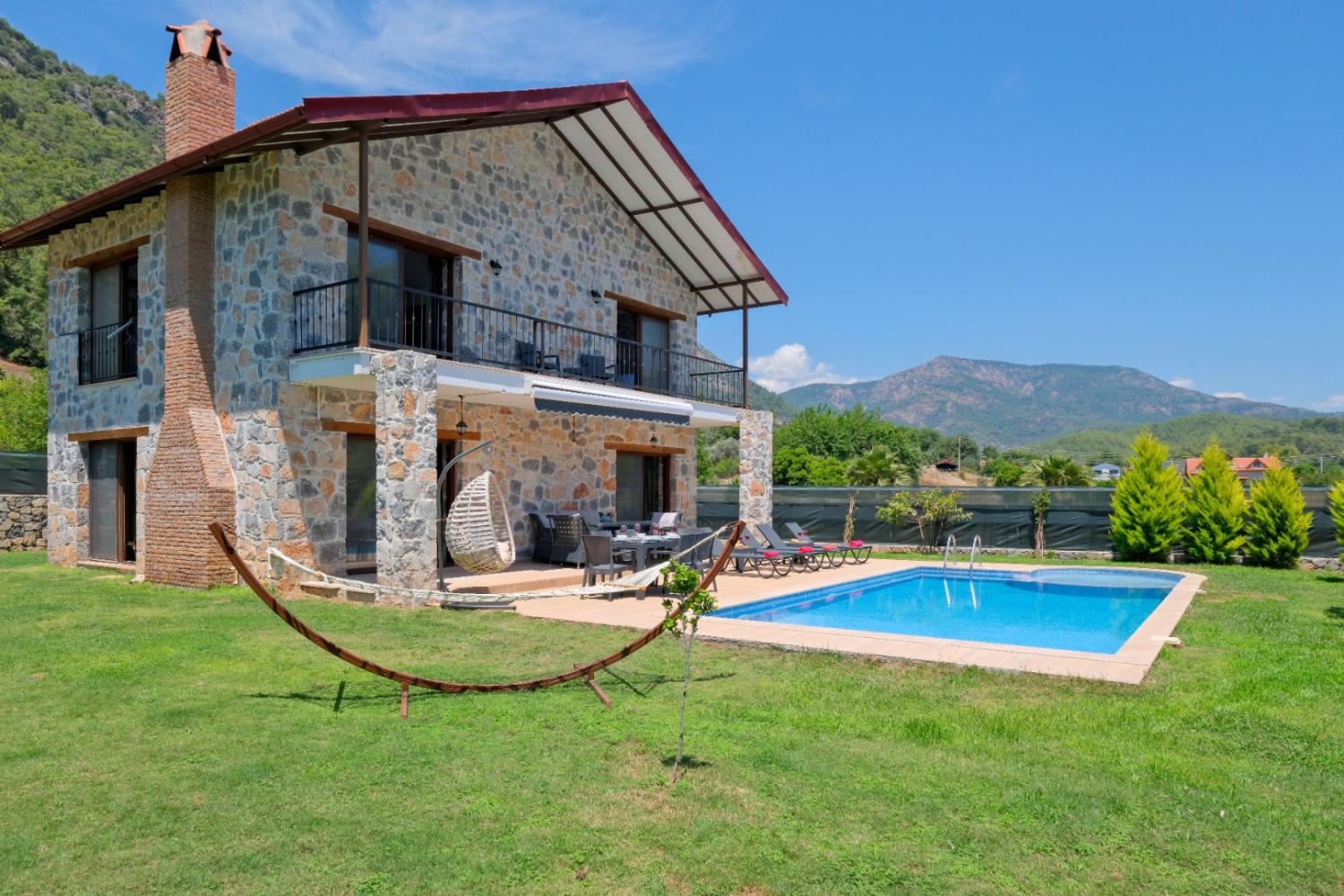 Villa Ada İnlice (8) Kişilik Doğa  Manzaralı Geniş Aile ve Arkadaş Grubu Villası