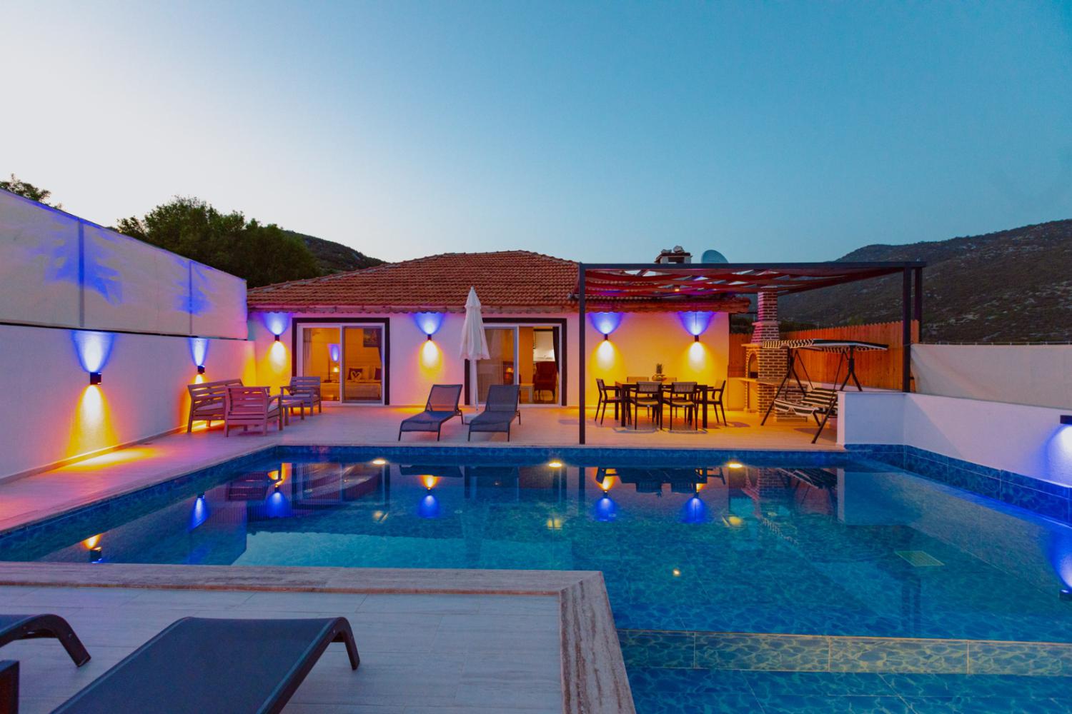 VİLLA ADALYA İKİZCE