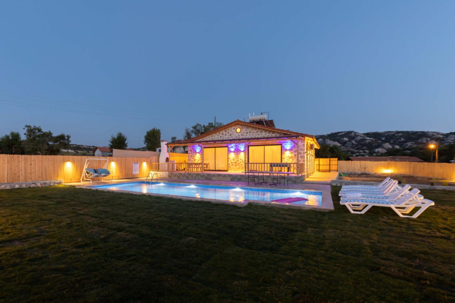 Villa Agarta Sarıbelen, Sarıbelen bölgesinde bulunan 2 yatak odalı muhafazakar kiralık balayı villası