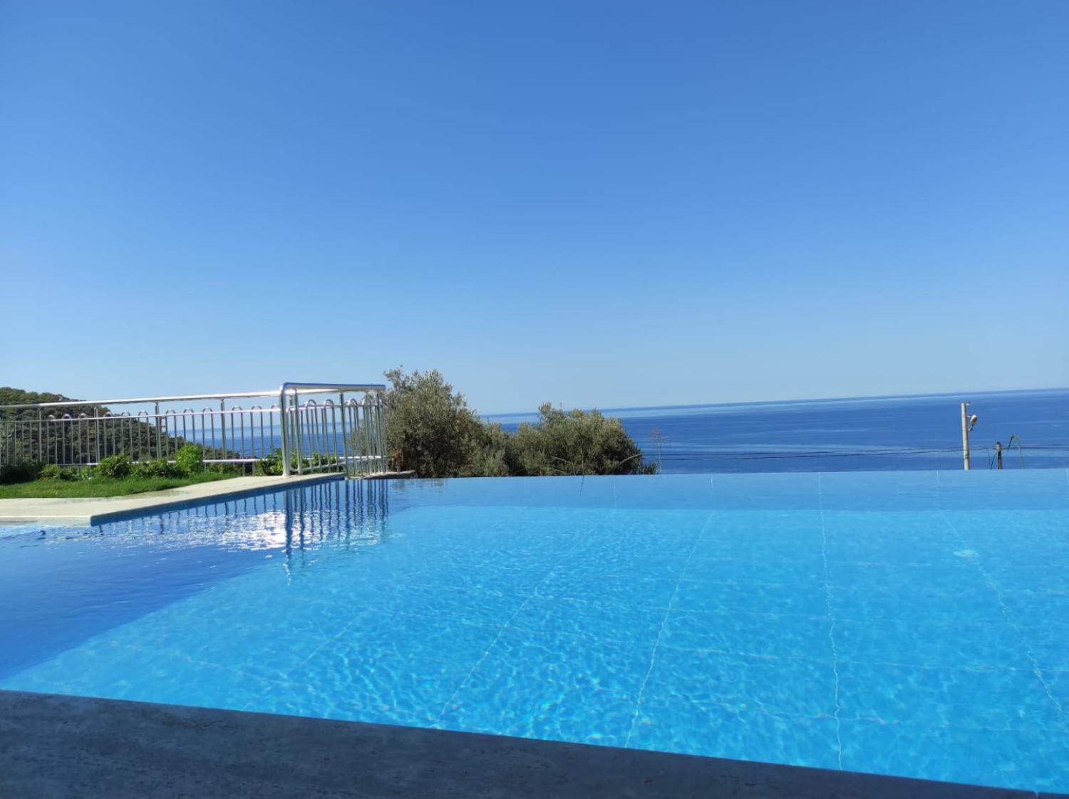 Villa Ahenk (4) Kişilik Havuzlu Lüks Balayı Villası