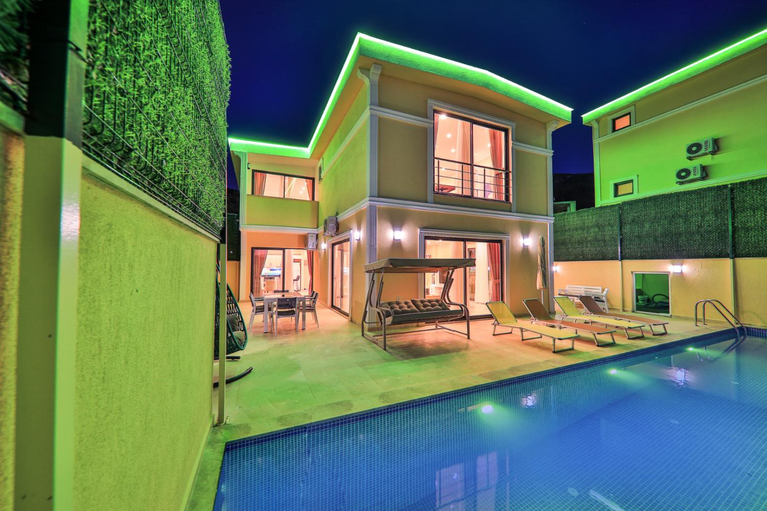 Villa Akasya (8) Kişilik Hamam ve Saunalı Geniş Aile Villası