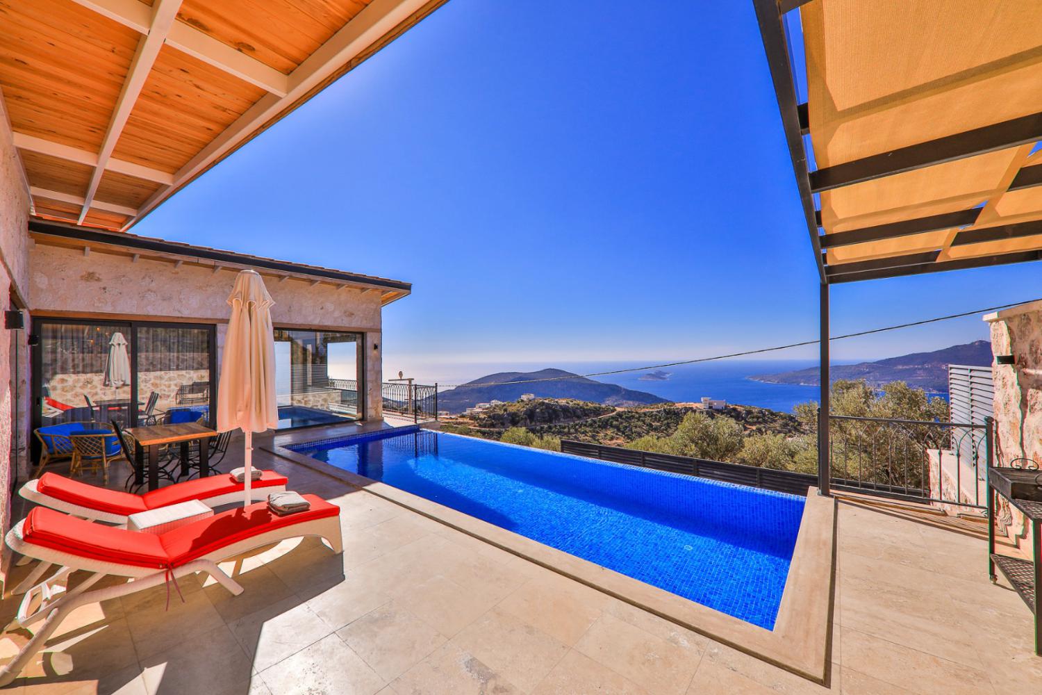 Villa Alaca, Kalkan Kördere'de bulunan 1 yatak odalı 2 kişilik kiralık balayı villası