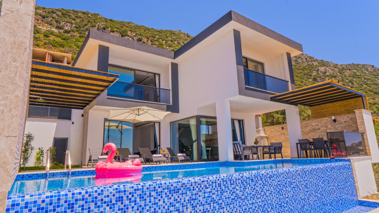 Villa Aldeniz 2, Kalkan'da (4) Kişilik Deniz Manzaralı Kiralık Balayı Villası