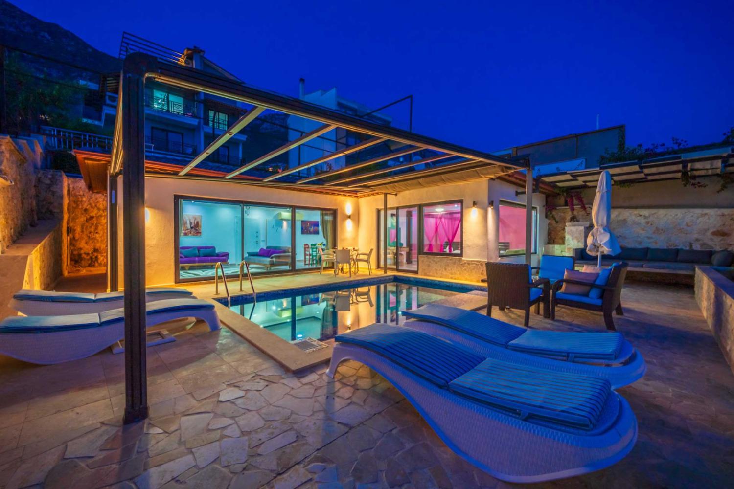 Villa Algı (2) Kişilik Havuzlu Muhafazakar Balayı Villası