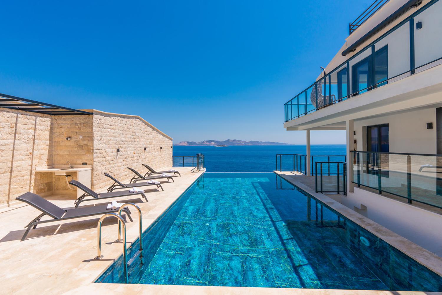 Villa Altay Kaş ; Deniz Manzaralı Lüks Villa