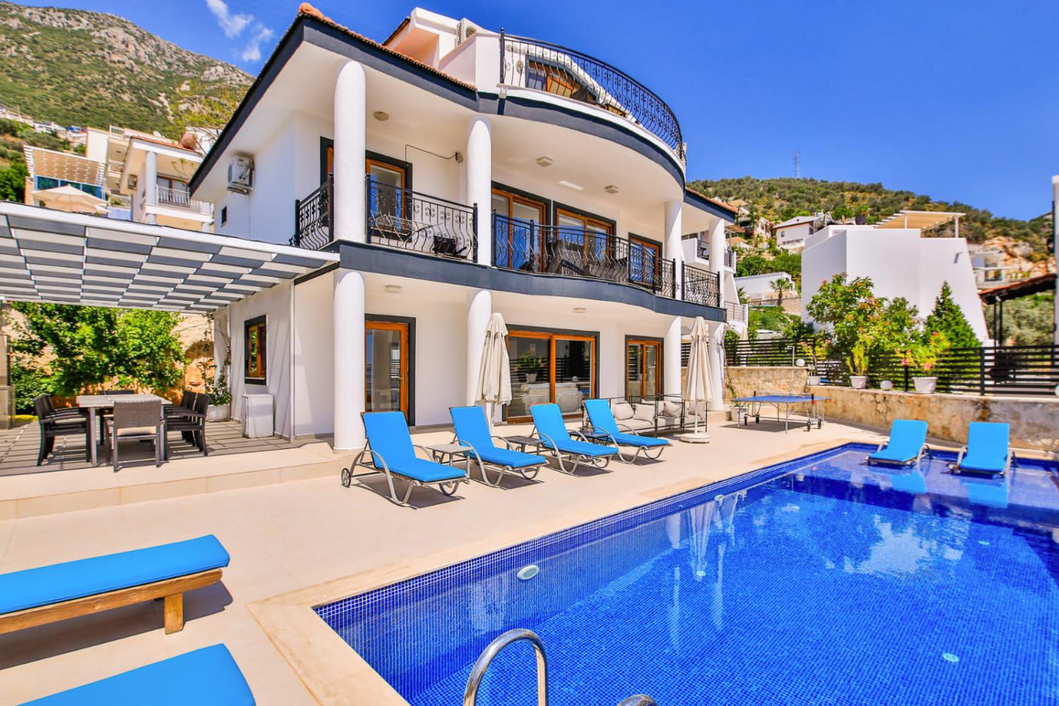 Villa Alternatif | Kalkan’da Deniz Manzaralı 4 Odalı Lüks Villa 🌅
