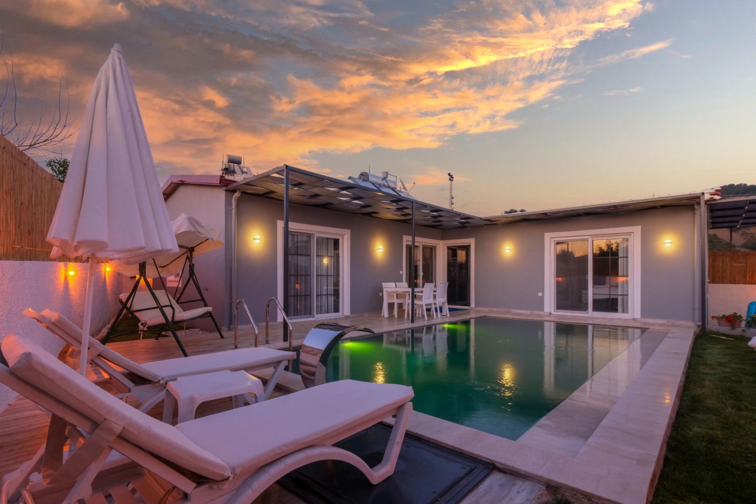Villa Altın 2; Fethiye Karaçulha Bölgesinde (4) Kişilik Kiralık Tatil Villası