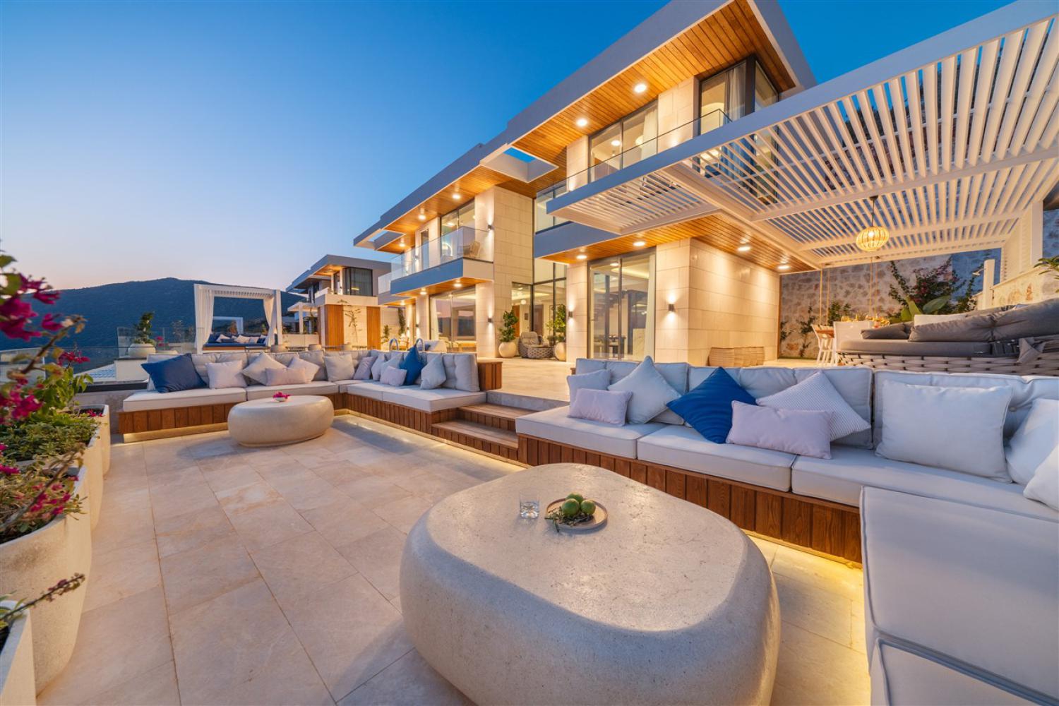 Villa Anatolia 2 ; Kalkan Kalamar'da 10 kişilik Lüks Tatil Villası.