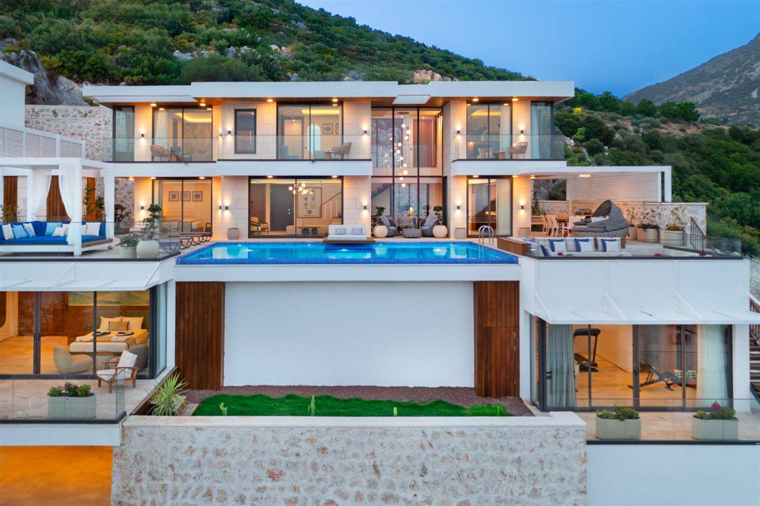 Villa Anatolia 4 ; Kalkan Kalamar'da 10 kişilik Lüks Tatil Villası.