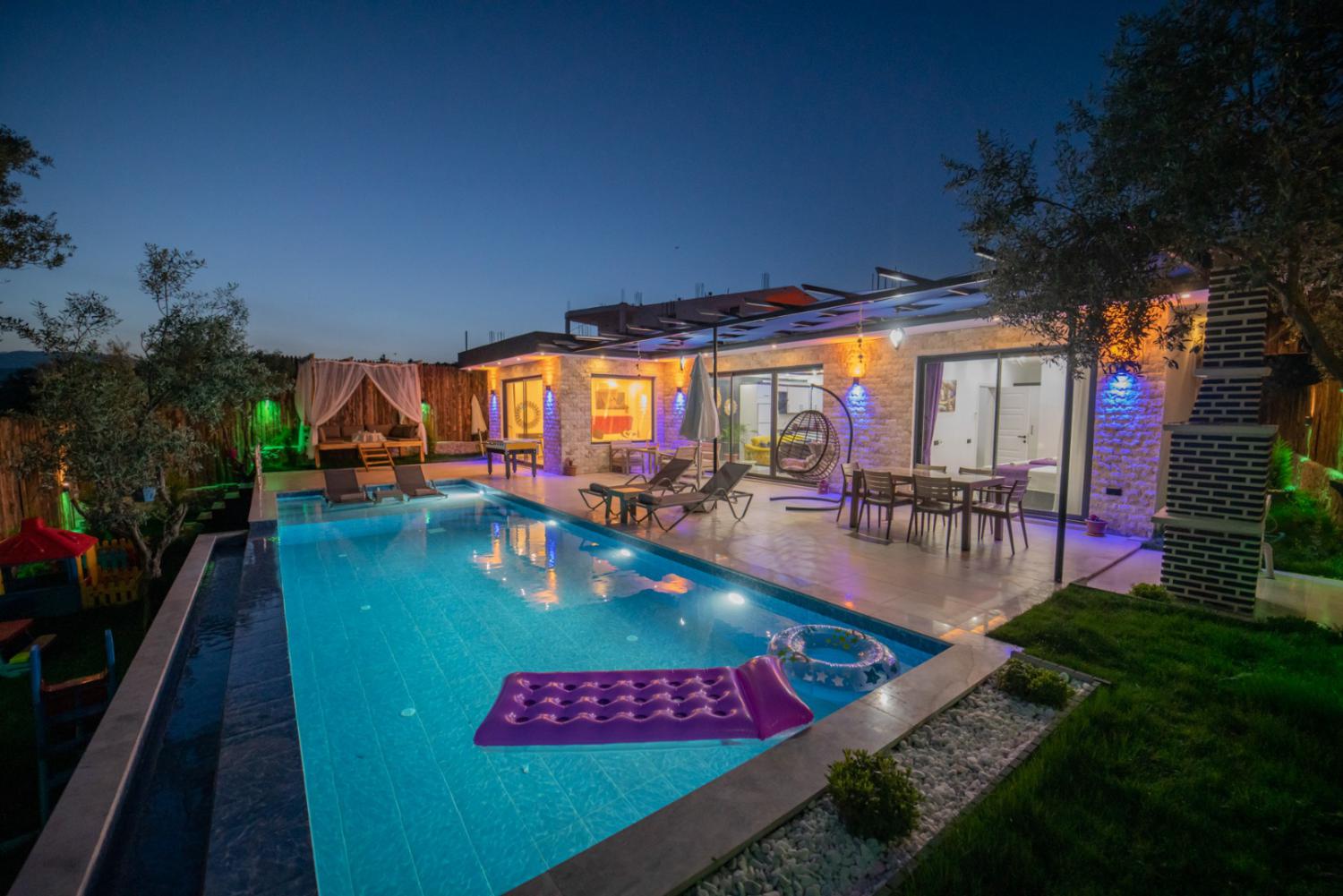 Villa Arslanbey ;  Muhafazakar jakuzili Balayı Villası.