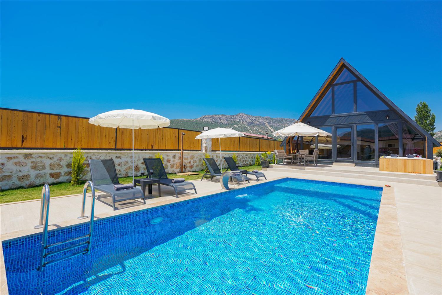 Villa Aslan Bezirgan, Kalkan'da (4) Kişilik Muhafazakar Kiralık Balayı Villası