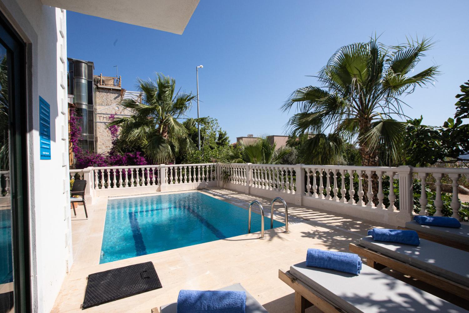 Villa Aslı (4) Kişilik Deniz Manzaralı Kiralık Aile ve Balayı Villası