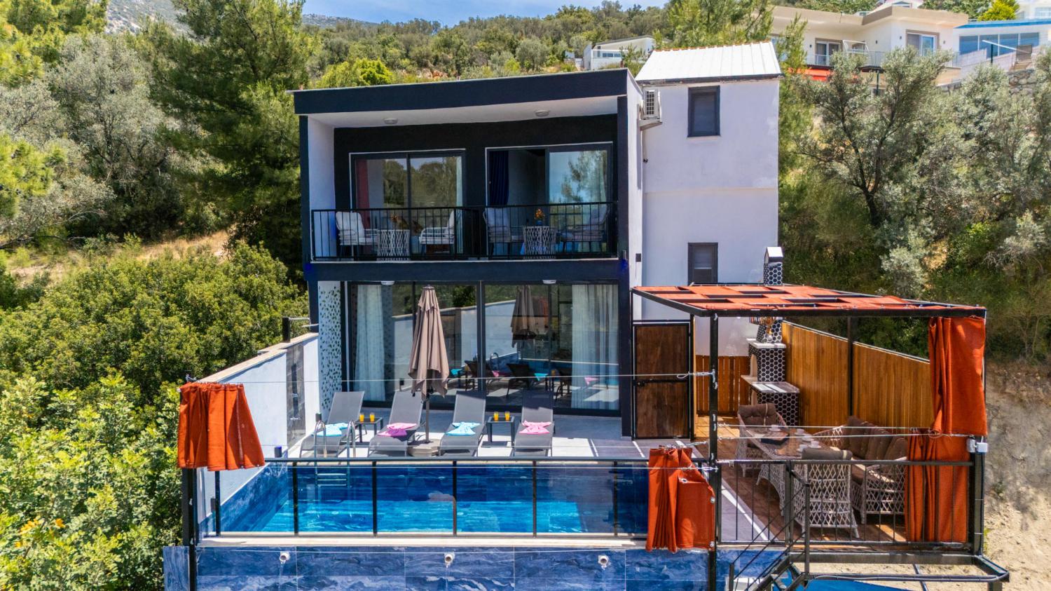 Villa Astanos 1 | Akbel'de Jakuzili Muhafazakar Villa 🌿