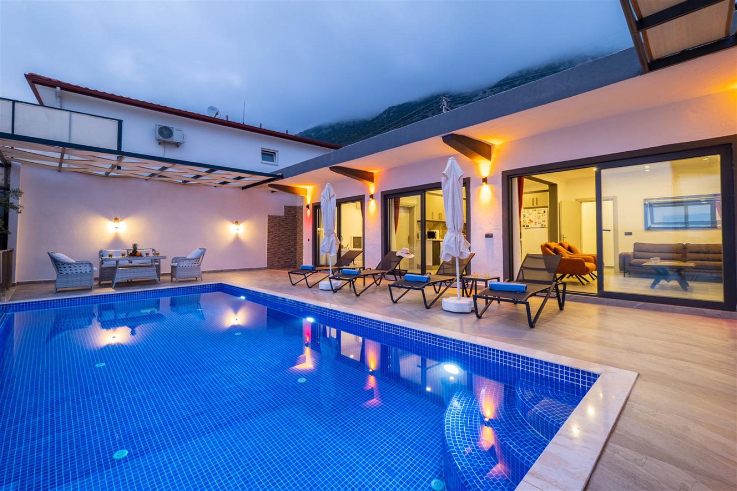 Villa Asya Bella; Kalkan  Kördere bölgesinde  (4) Kişilik kiralık balayı villası