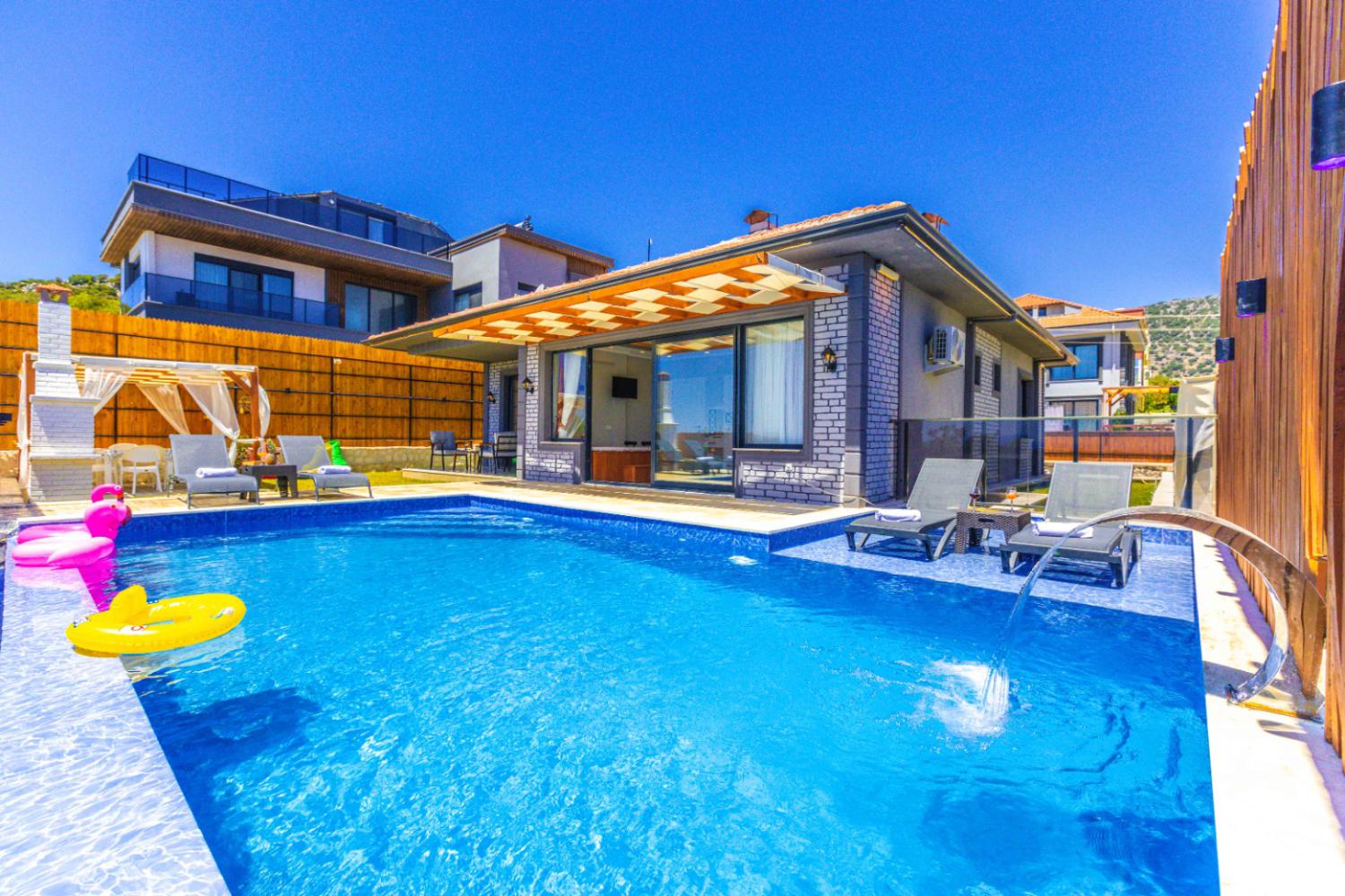 Villa Asya Demre,(5) kişi kapasiteli, muhafazakar villalarımız arasında yer almaktadır.