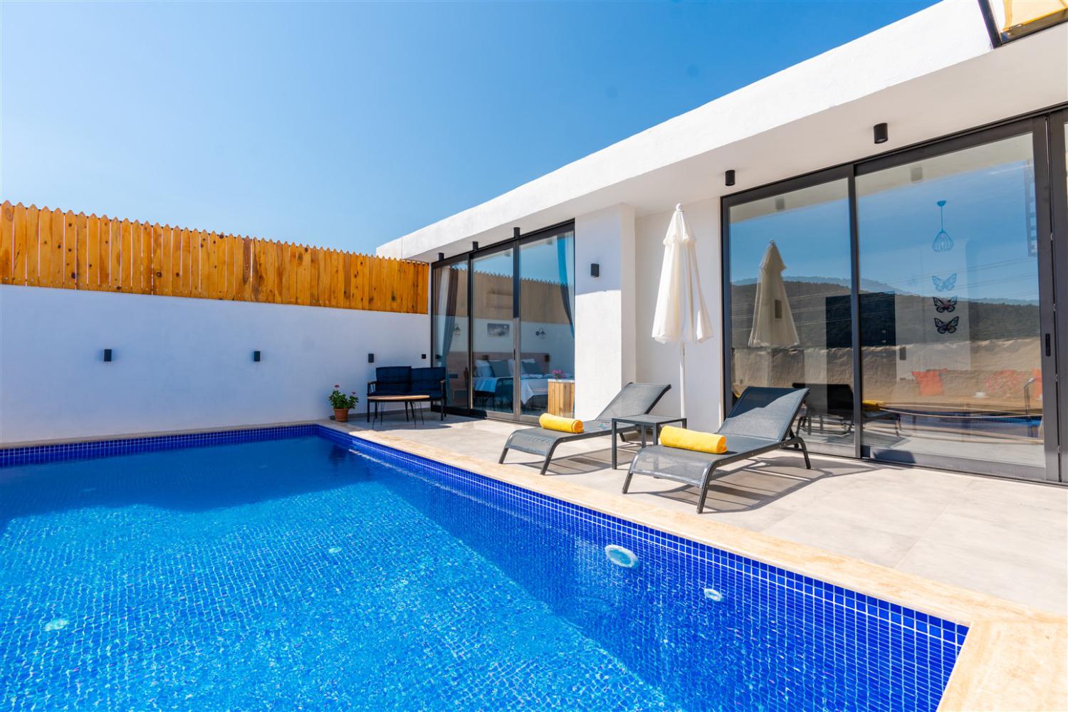 Villa Aysena, Kalkan Ulugöl bölgesinde bulunan tek yatak odalı/2 kişilik kiralık özel havuzlu villa