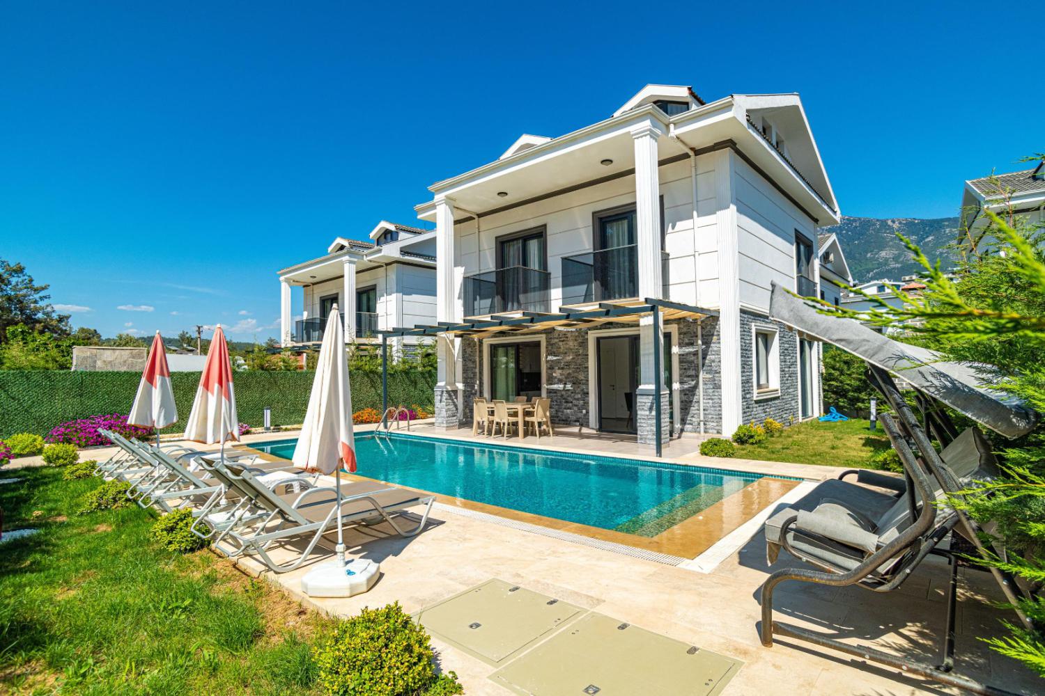 Villa Bahama ; 8 Kişi Kapasiteli Özel Havuzlu Merkeze Yakın Geniş Aile Tatil Villası.