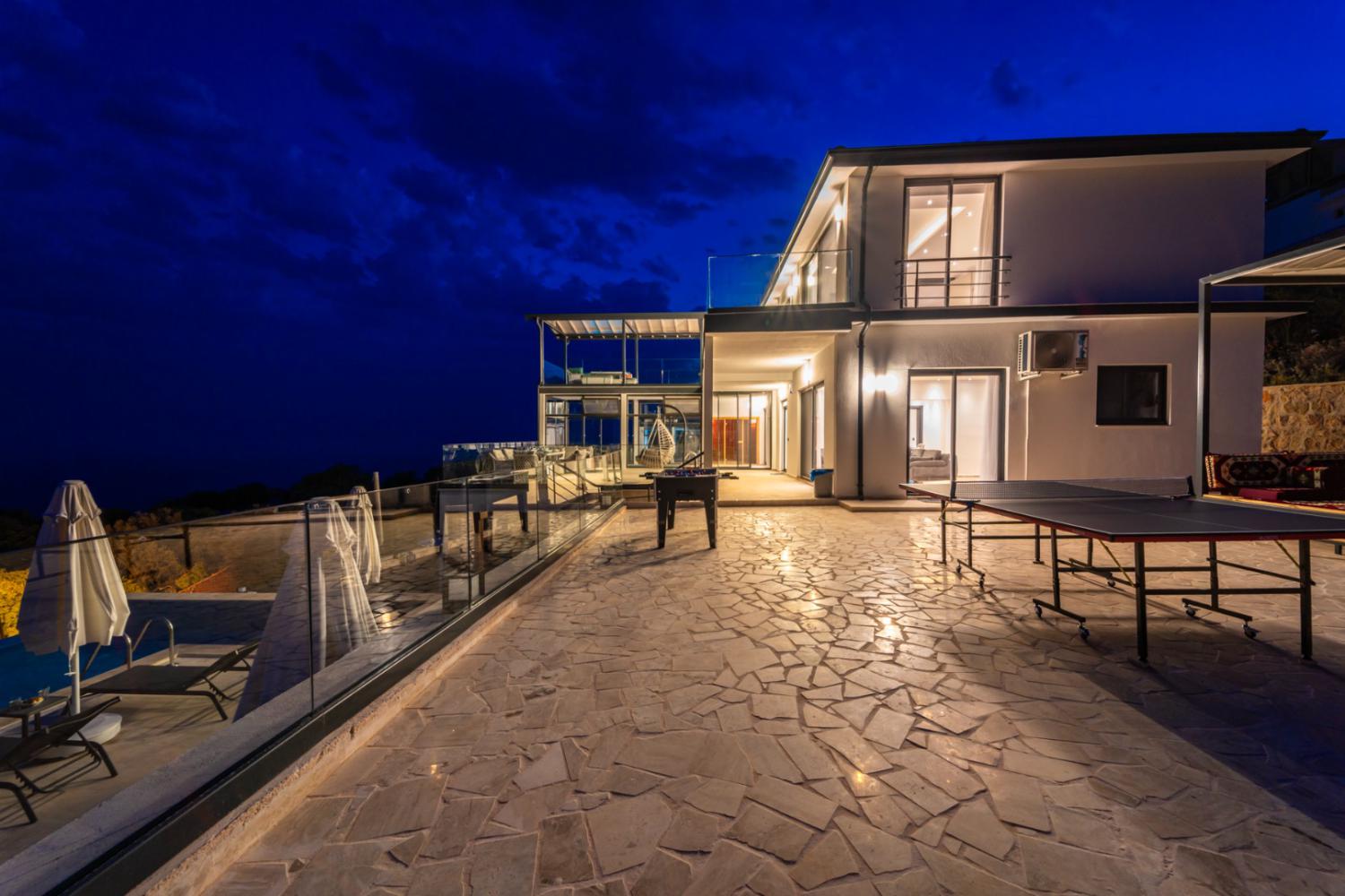 Villa Bella Rose ; Kaş Gökçeören'de 8 Kişilik Deniz Manzaralı Kiralık Tatil Villası.