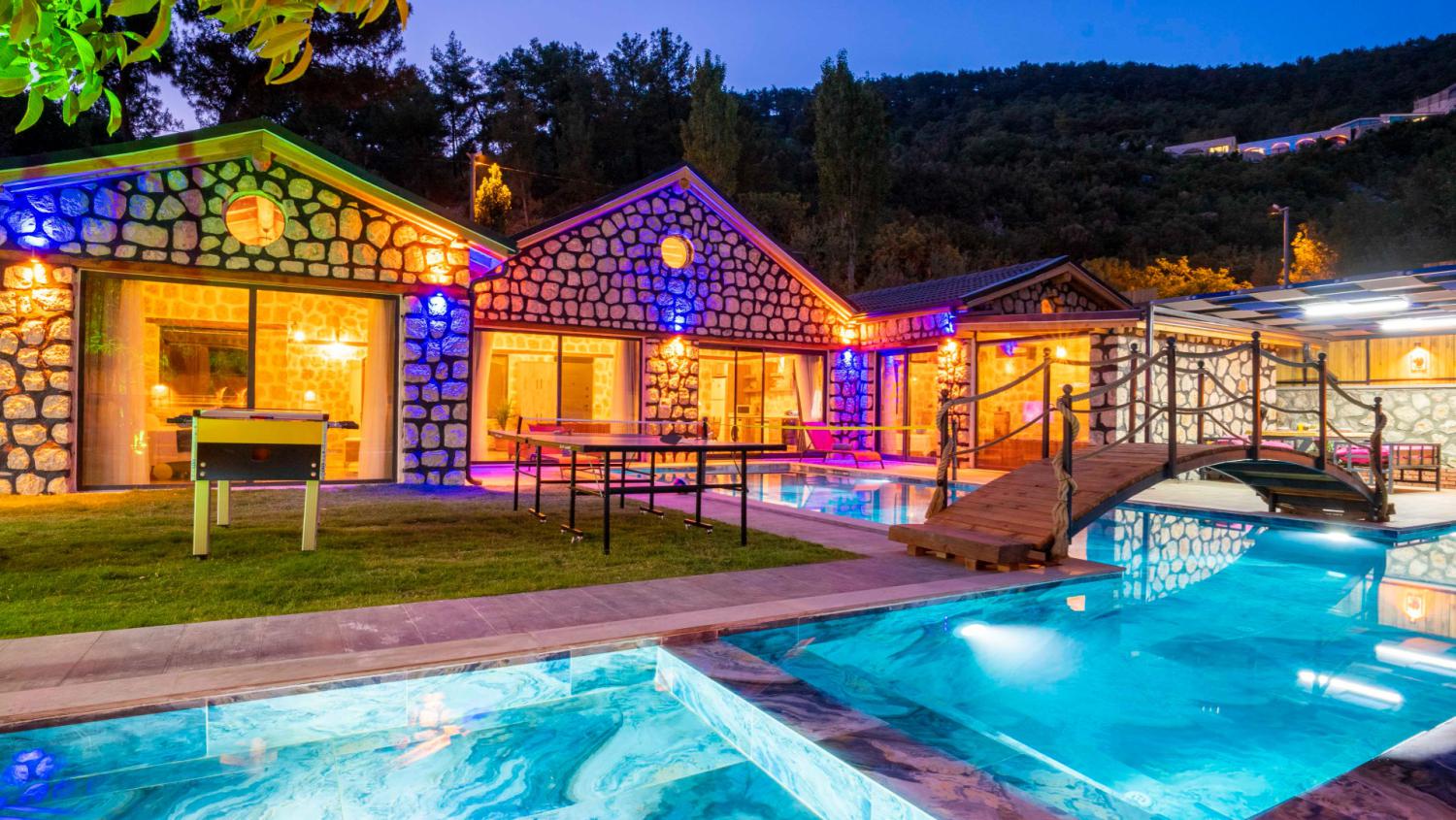 Villa Big Boss (4) Kişilik Muhafazakar Kiralık Aile ve Balayı Villası