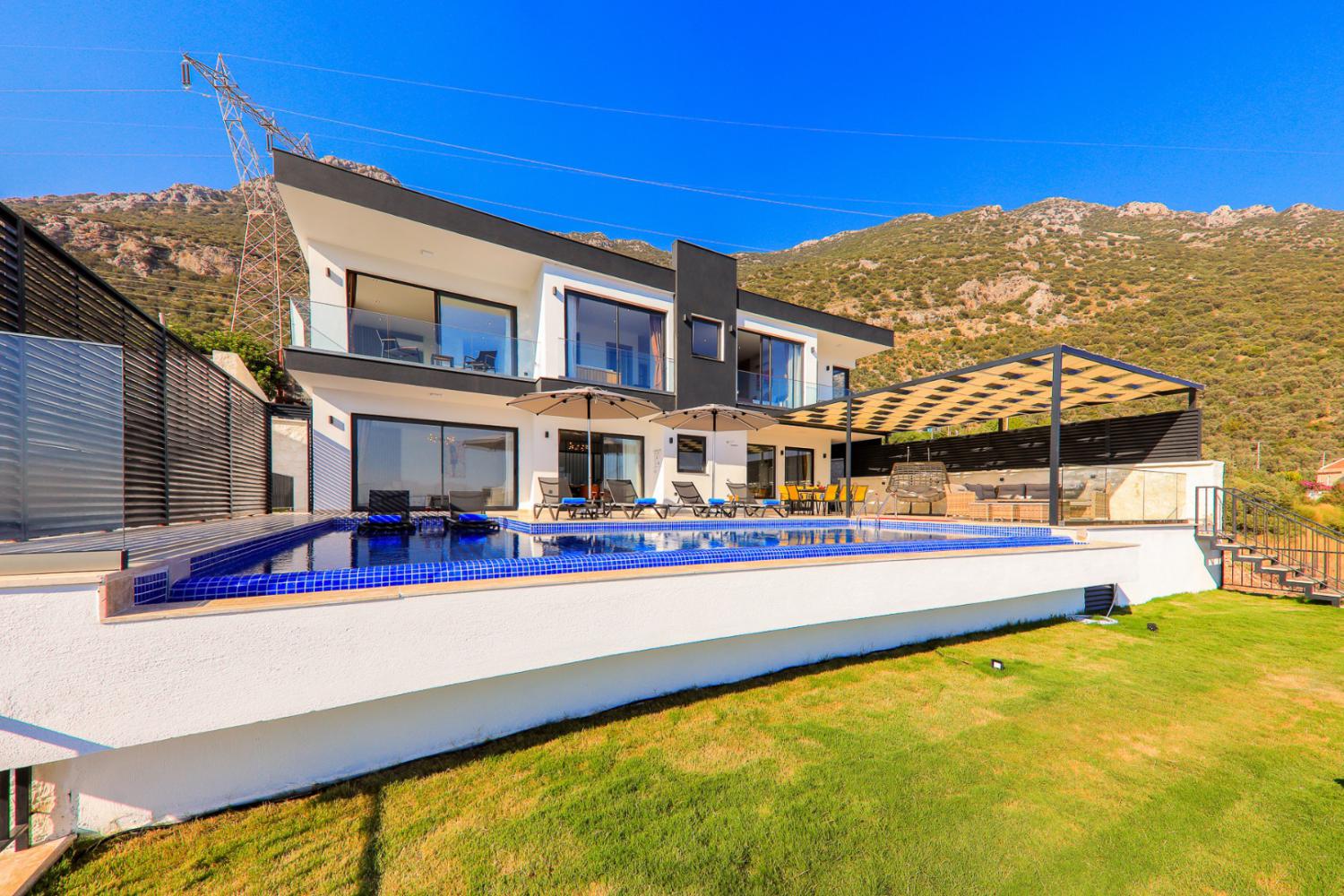 Kalkan’da Lüks Deniz Manzaralı Sonsuzluk Havuzlu Villa Bliss 🏡