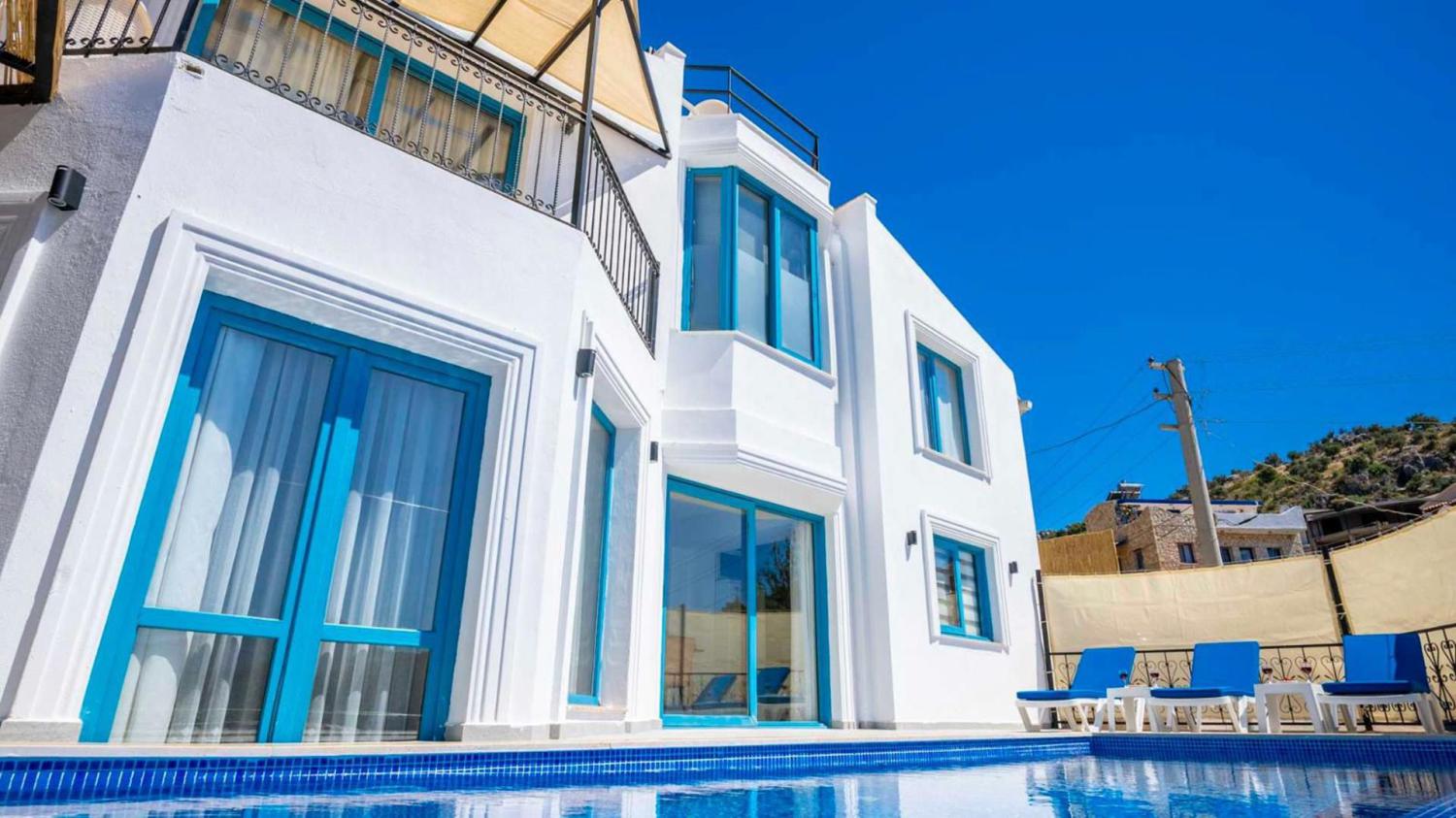 Villa Blue ; Kalkan Kışla bölgesinde yer alan 6 kişilik  villa