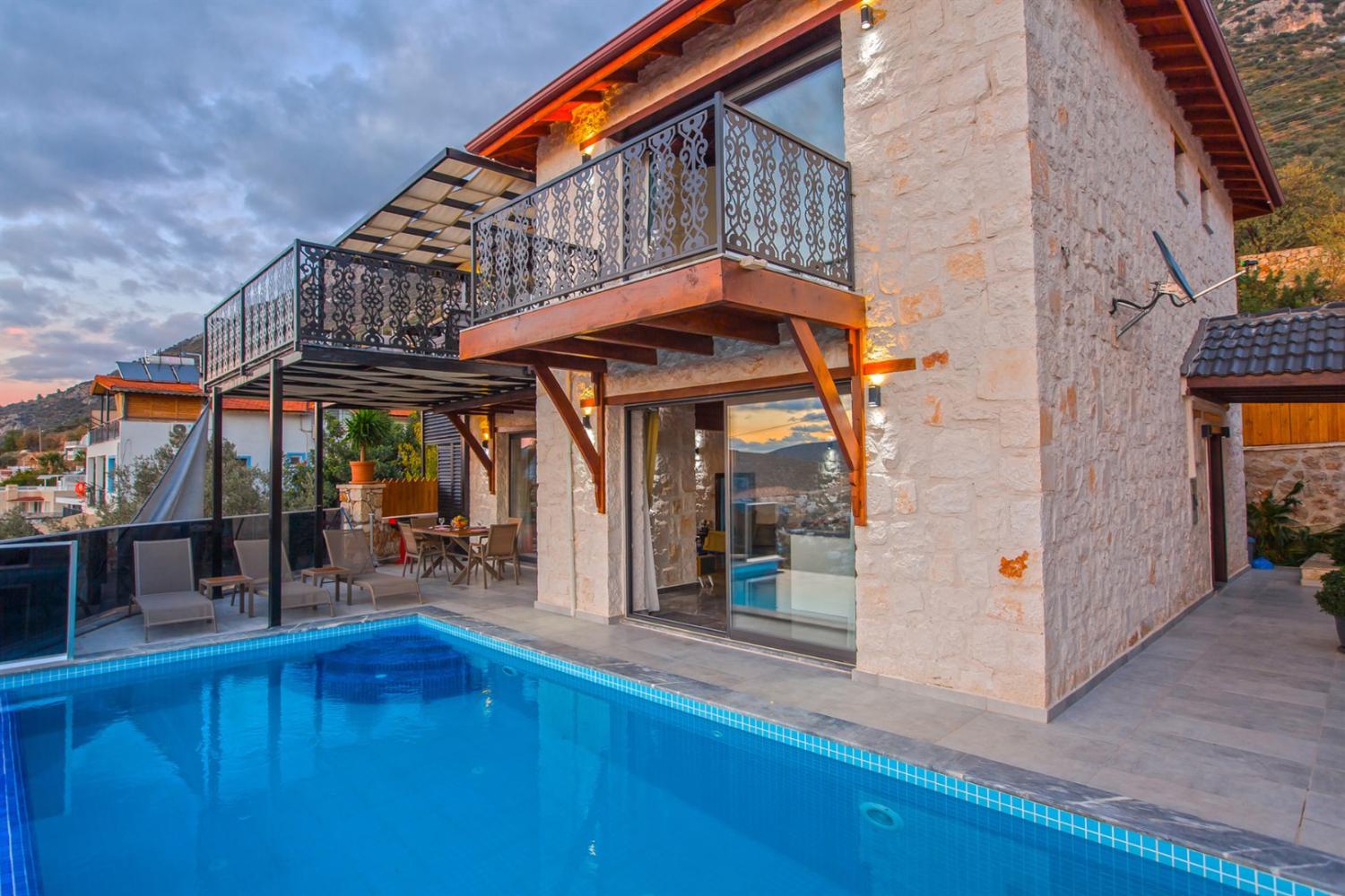 Villa Blue Vista,Kalkan'da (4) kişilik  deniz manzaralı balayı villası
