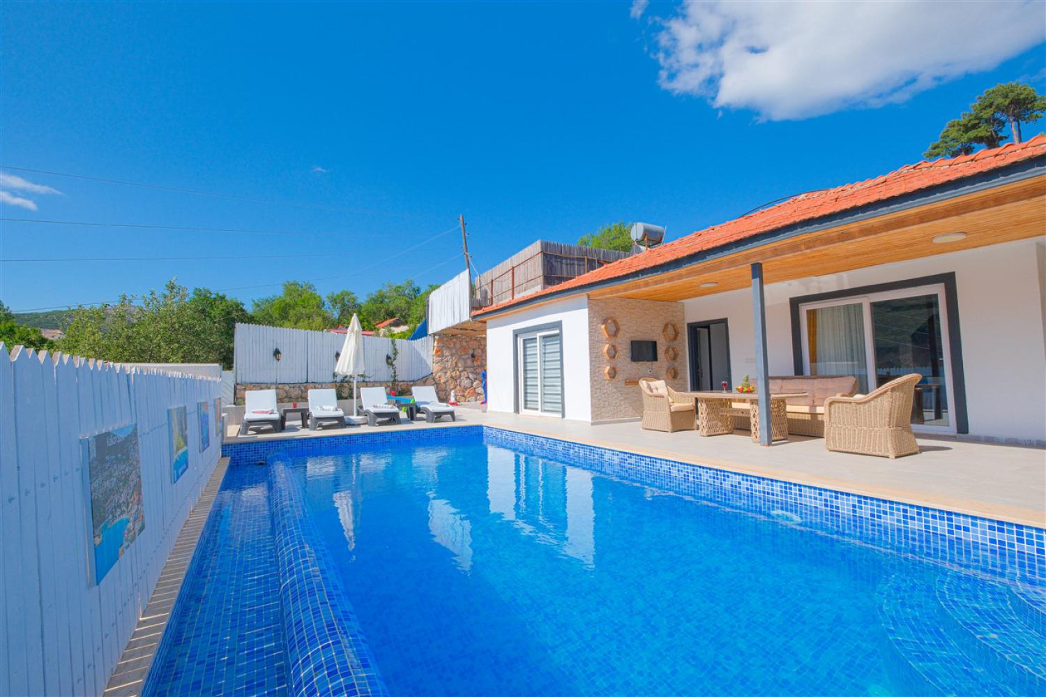 Villa Boğaziçi 1, Kalkan'da (4) Kişilik Kiralık Jakuzili ve Muhafazakar Balayı Villası