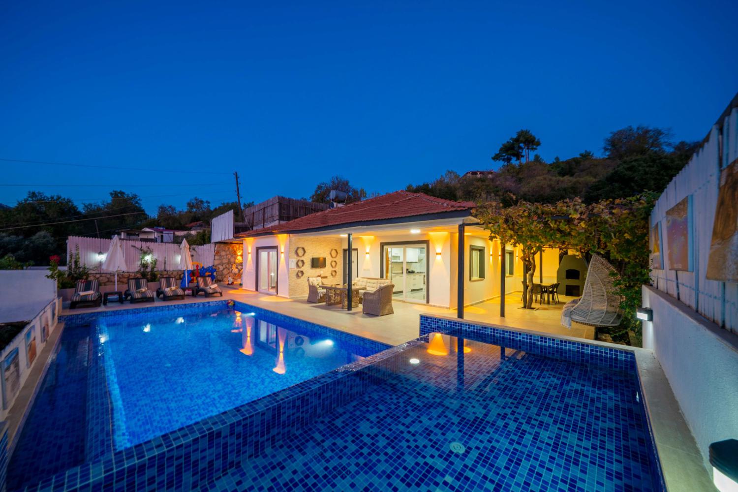 Villa Boğaziçi 1, Kalkan'da (4) Kişilik Kiralık Jakuzili ve Muhafazakar Balayı Villası