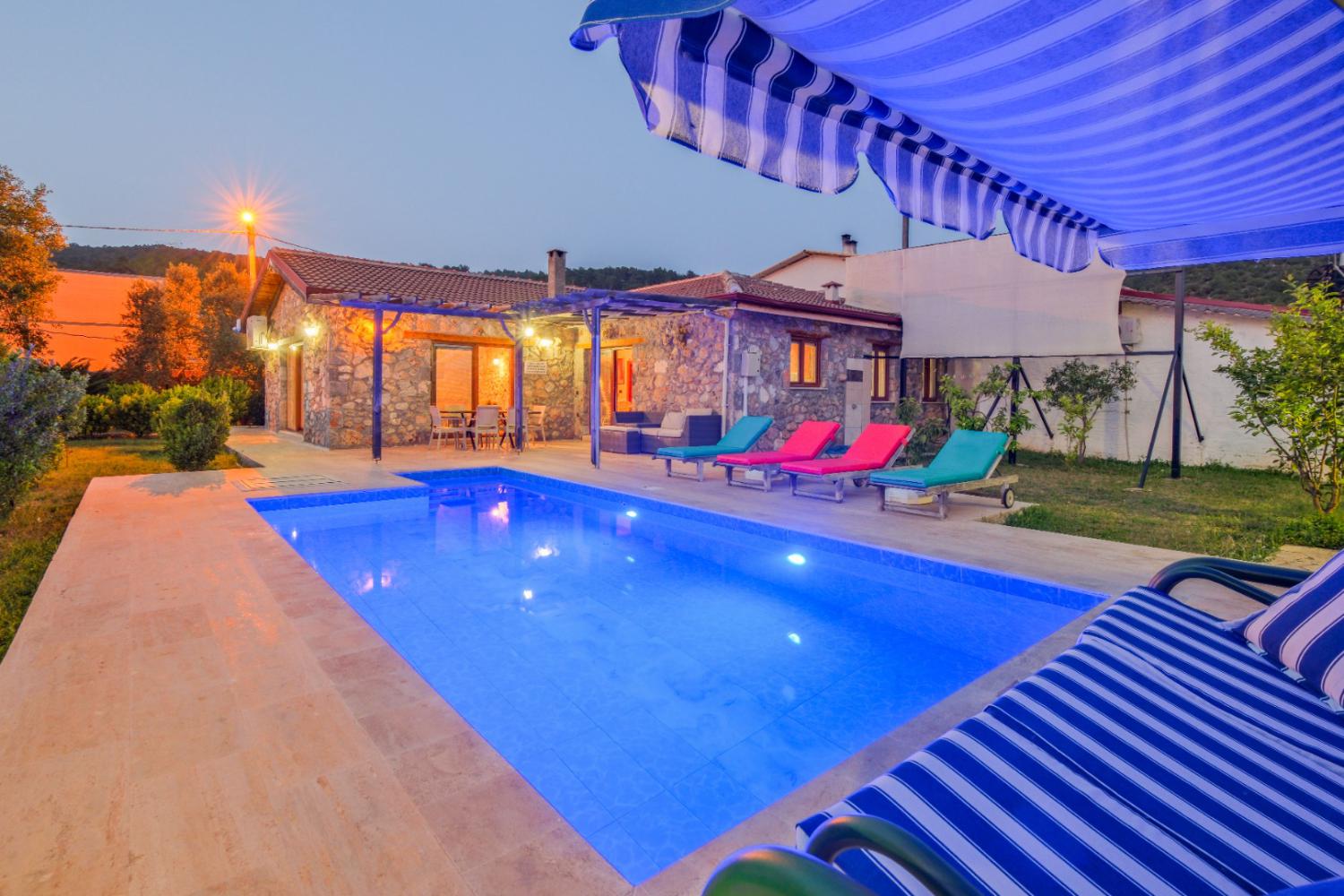 Villa Bonus (5) Kişilik Havuzlu Geniş Aile ve Arkadaş Villası