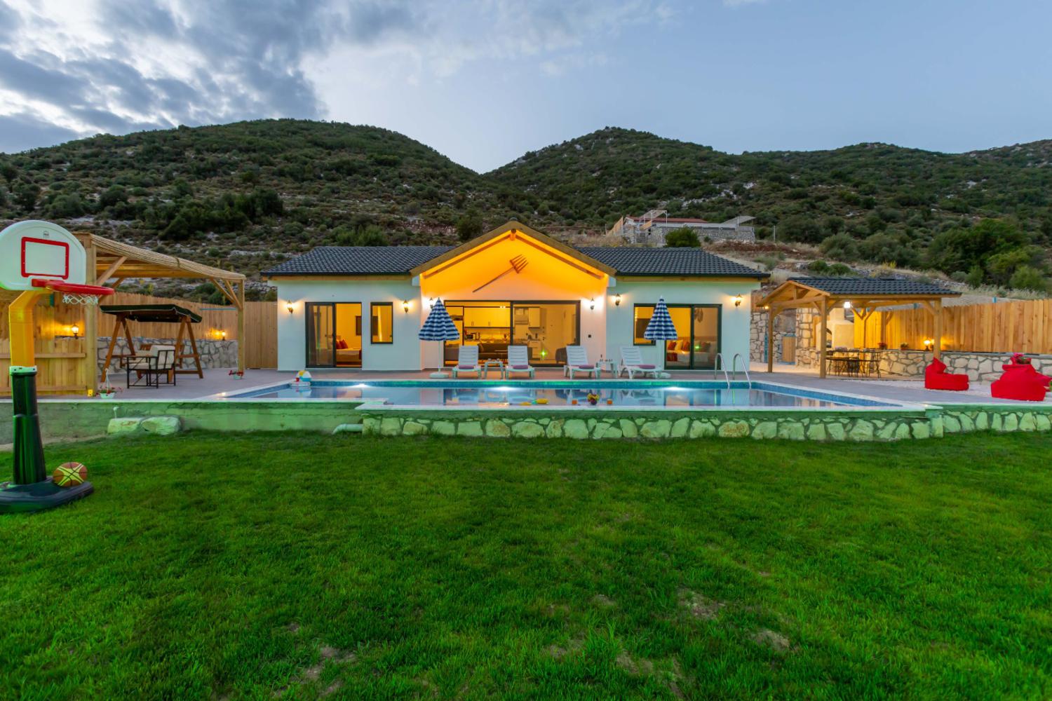 Villa Buğlem Sarıbelen, Kalkan Sarıbelen'de (5) Kişilik Kiralık Muhafazakar Balayı Villası