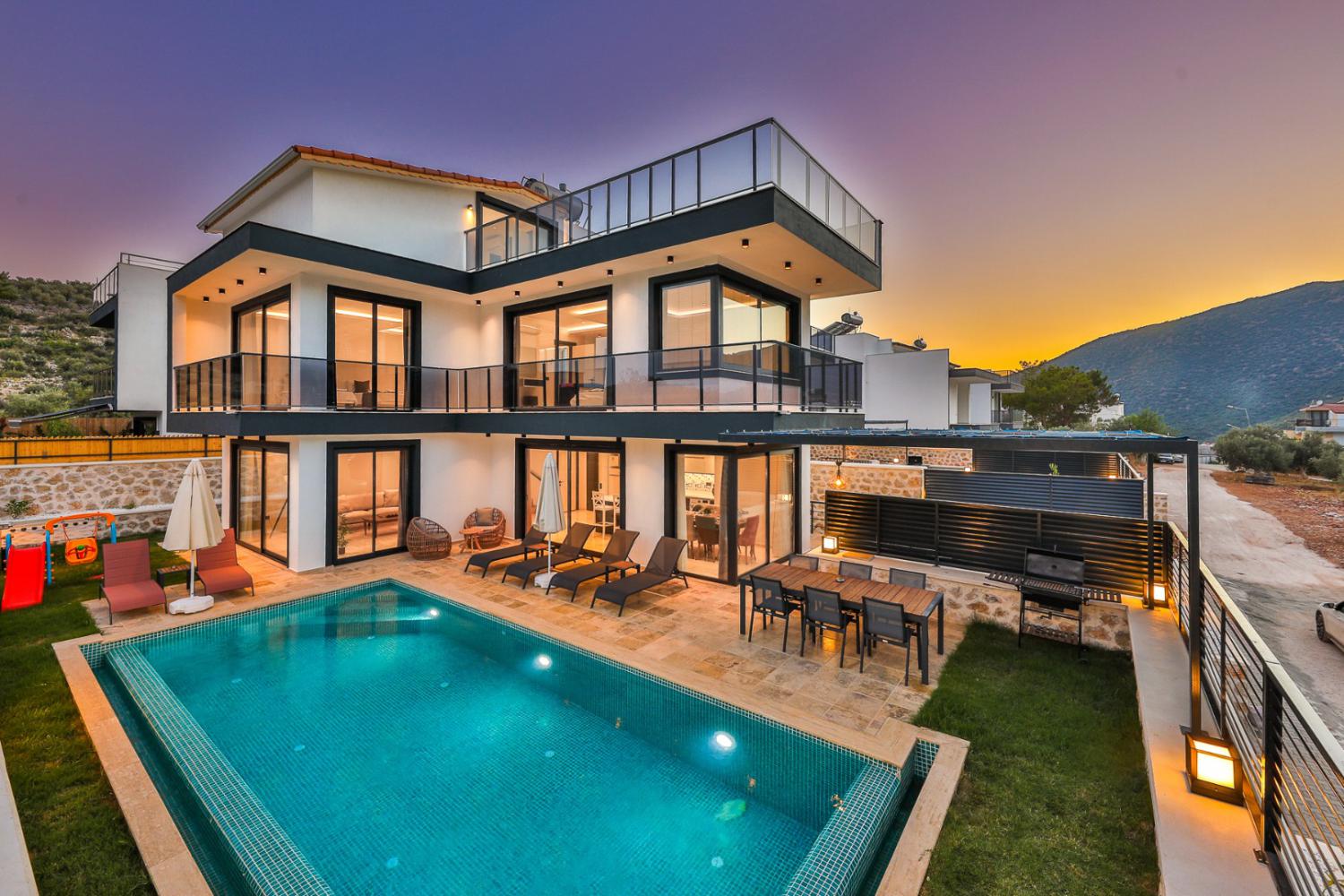 Villa Çakıl, Kalkan Kalamar mevkiinde bulunan 3 odalı özel havuzlu kiralık villa 