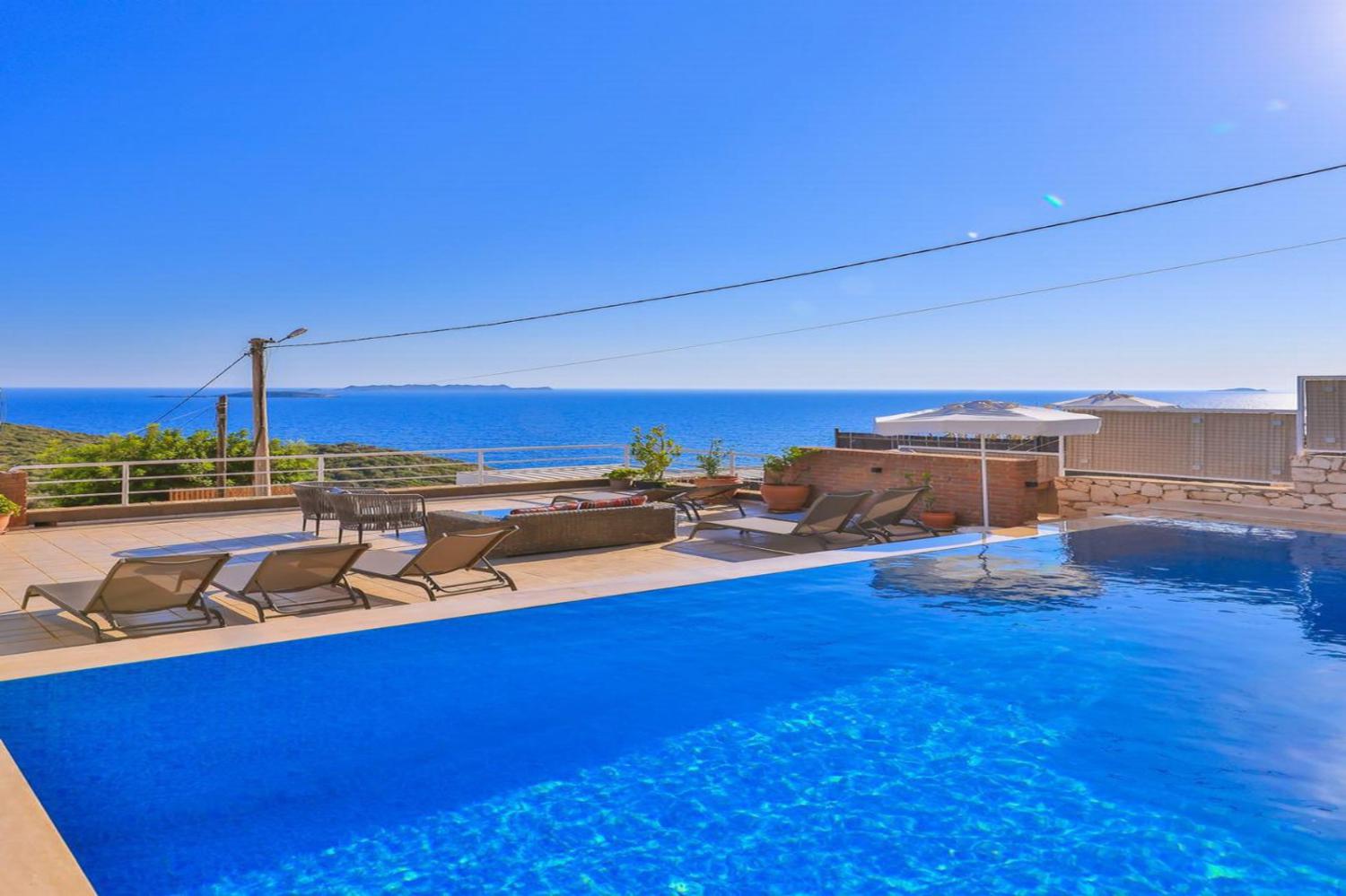 Villa Cem's (6) Kişilik Deniz  Manzaralı Geniş Aile ve Arkadaş Grubu Villası