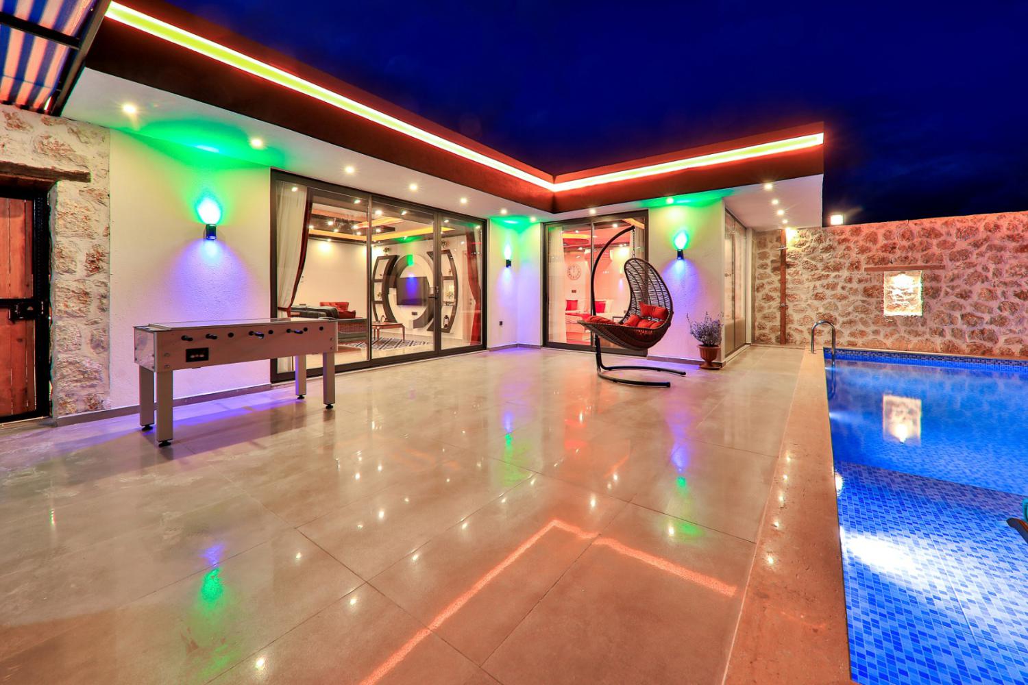 Villa Cika (2) Kişilik Havuzlu Muhafazakar Lüks Balayı Villası