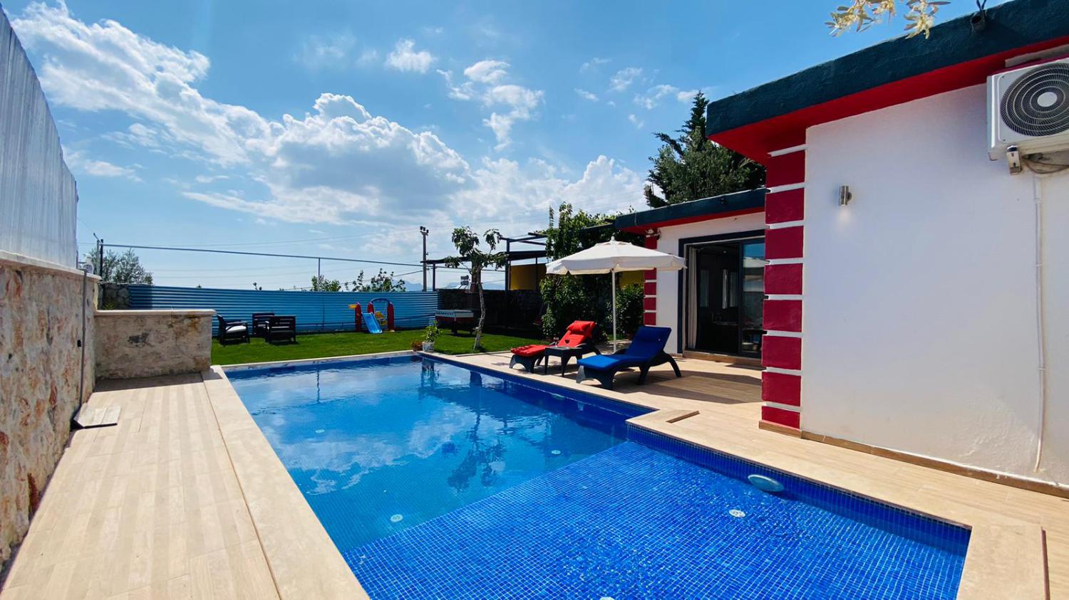 Villa Çınar 3 Üzümlü ; Muhafazakar Balayı Villası