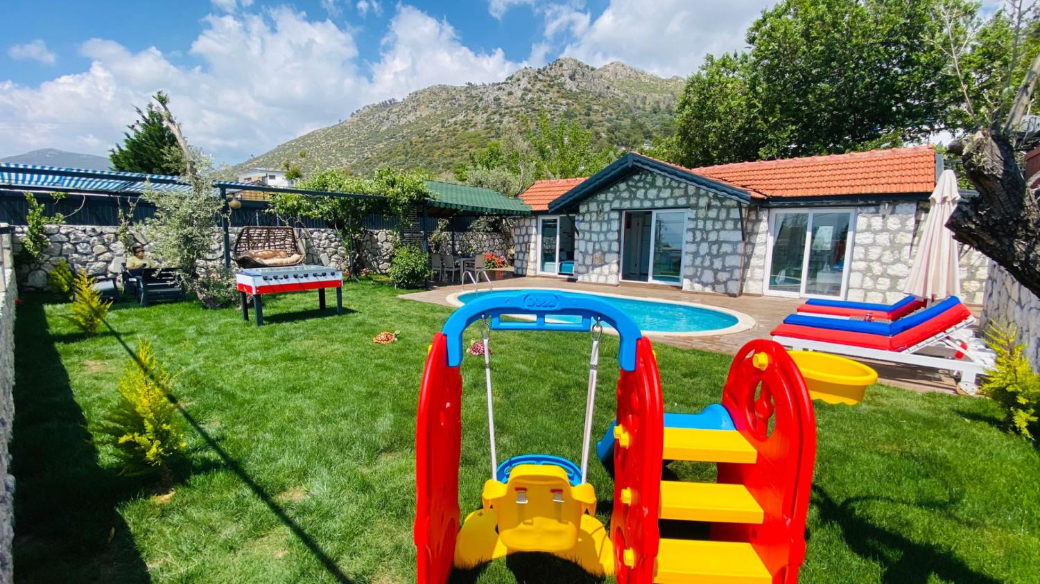 Villa Çınar 4 Üzümlü ; Muhafazakar Balayı Villası