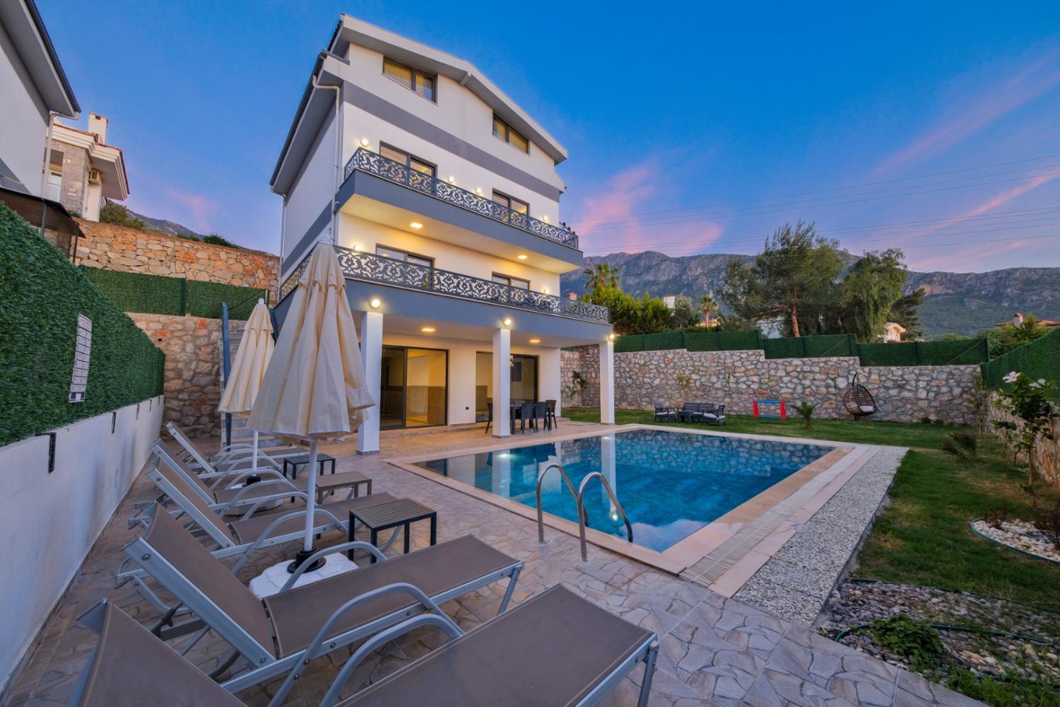 Villa Daisy C, Fethiye Ovacık 'da bulunan (8) Kişilik Kiralık Villası