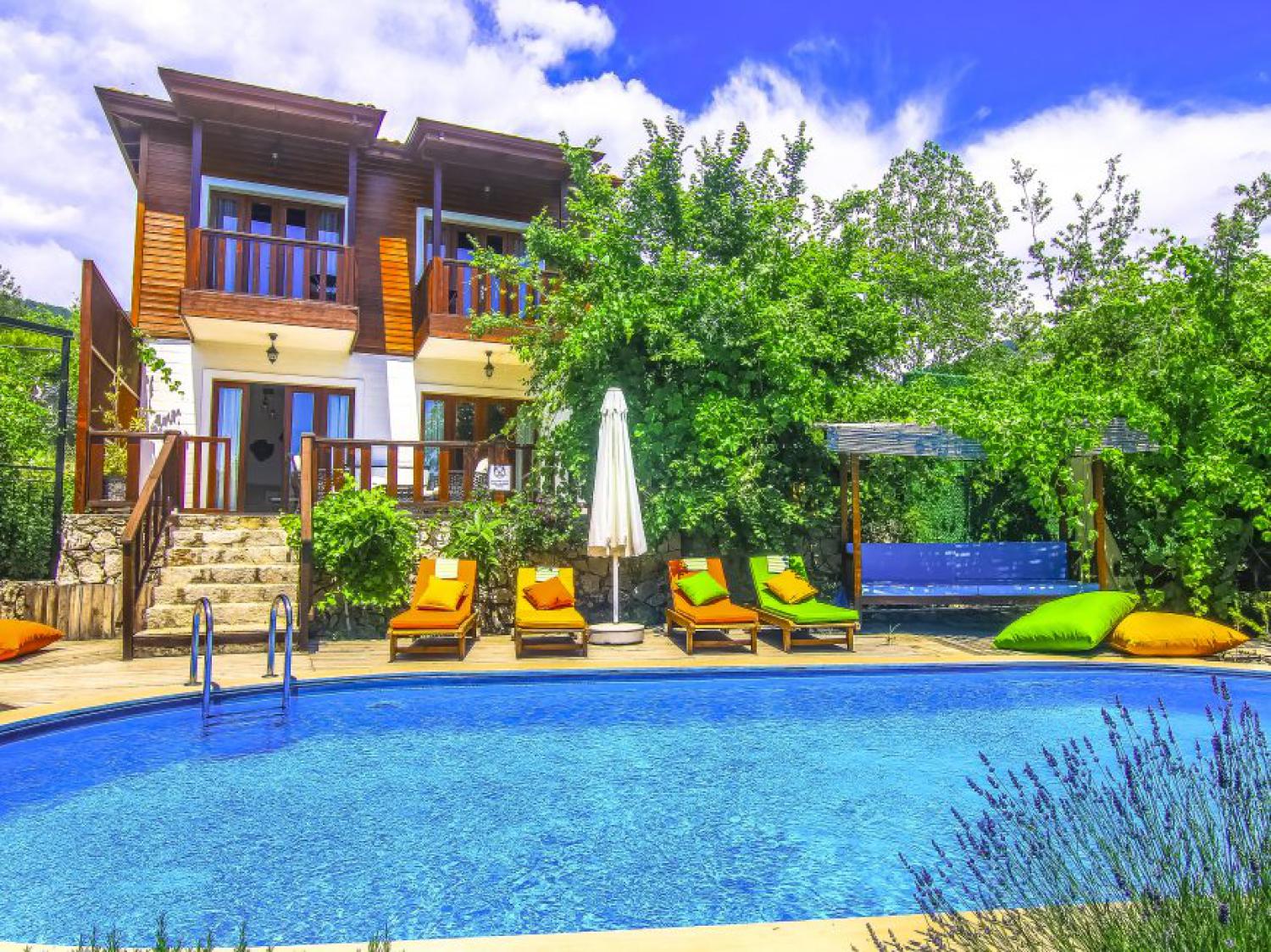 Villa Defne Evi, Kalkan'da (8) Kişilik Doğa İçerisinde Geniş Aile ve Arkadaş Villası