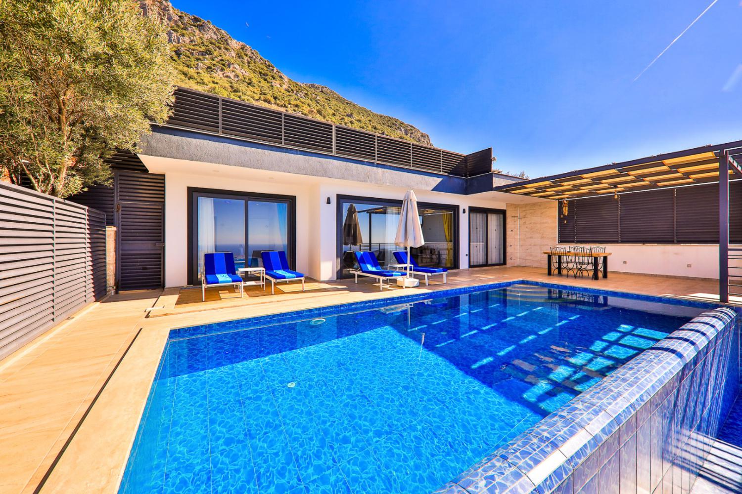Villa Demir Kördere, Kalkan' da bulun deniz manzaralı, muhafazakar, balayı villası