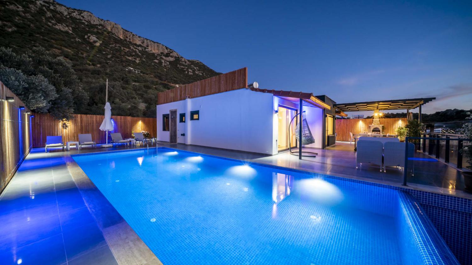 Villa Desde; Kalkan Kördere' de 2 yatak odalı, 4 kişilik deniz manzaralı kiralık tatil villası