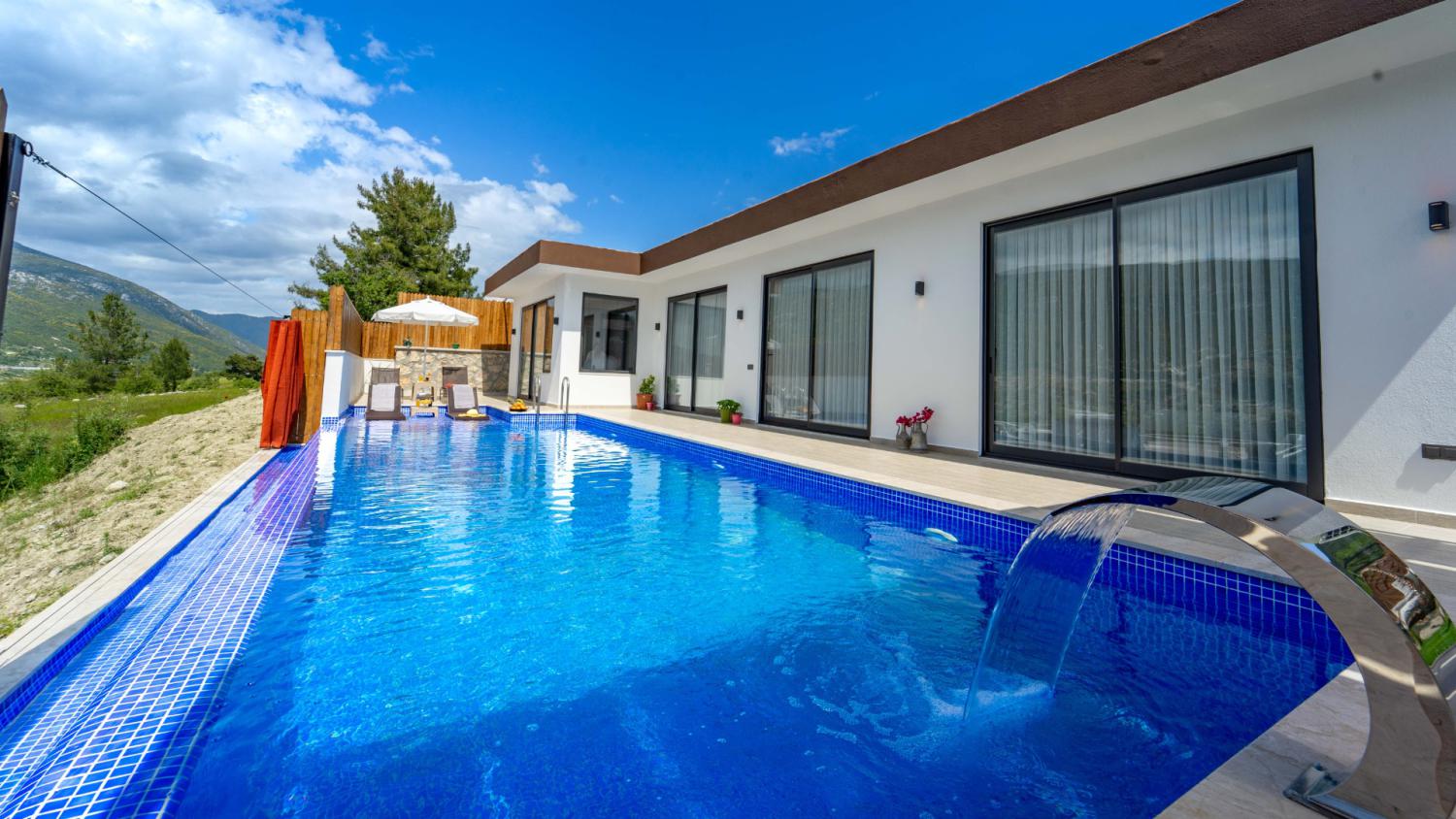 Villa Dinçer Sarıbelen, Kalkan'da (5) Kişilik Kiralık Muhafazakar Villa