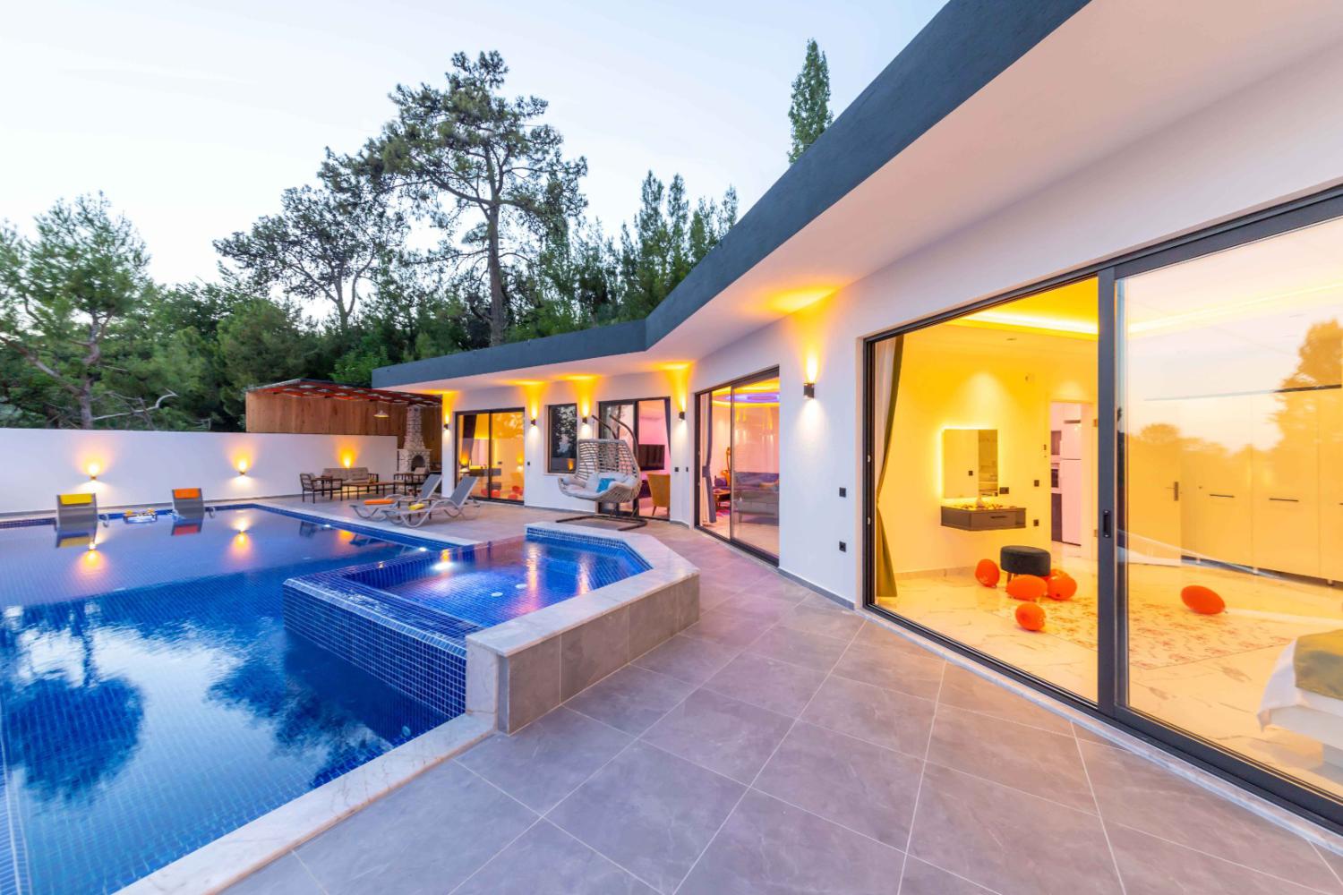 Villa Dobulcan, Kalkan İslamlar bölgesinde bulunan 2 yatak odalı, 5 kişilik kiralık balayı villası