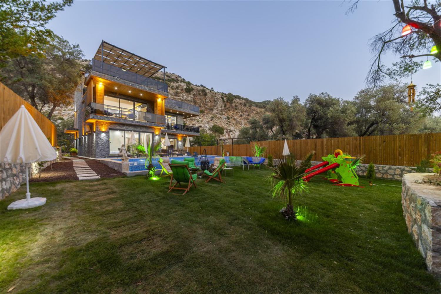 Villa Düşler Adası ; Kalkan İslamlar'da Geniş Aile Ve Arkadaş Grupları İçin Uygun Tatil Villası.