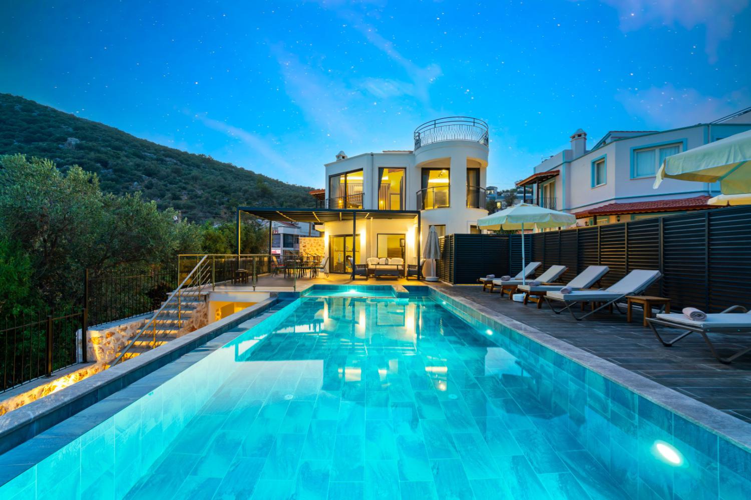 Villa Ekinoks : Kalkan Kızıltaş'ta Deniz Manzaralı Lüks Kiralık Tatil Villası.