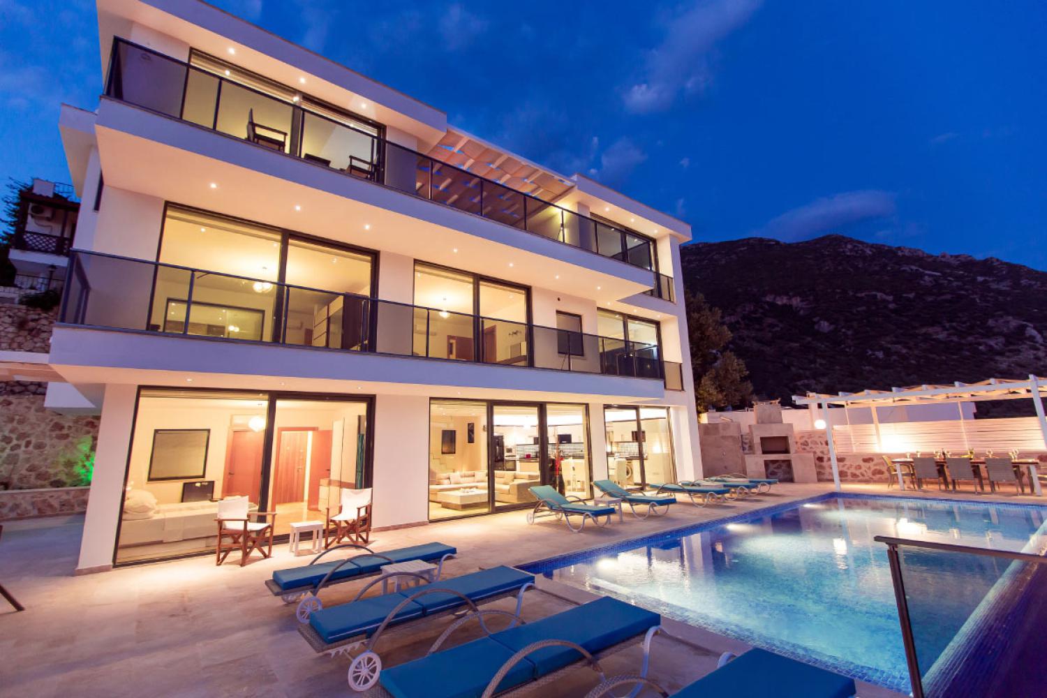 Villa Ela, Kalkan'da (12) Kişilik Muhafazakar Havuzlu Geniş Aile Villası