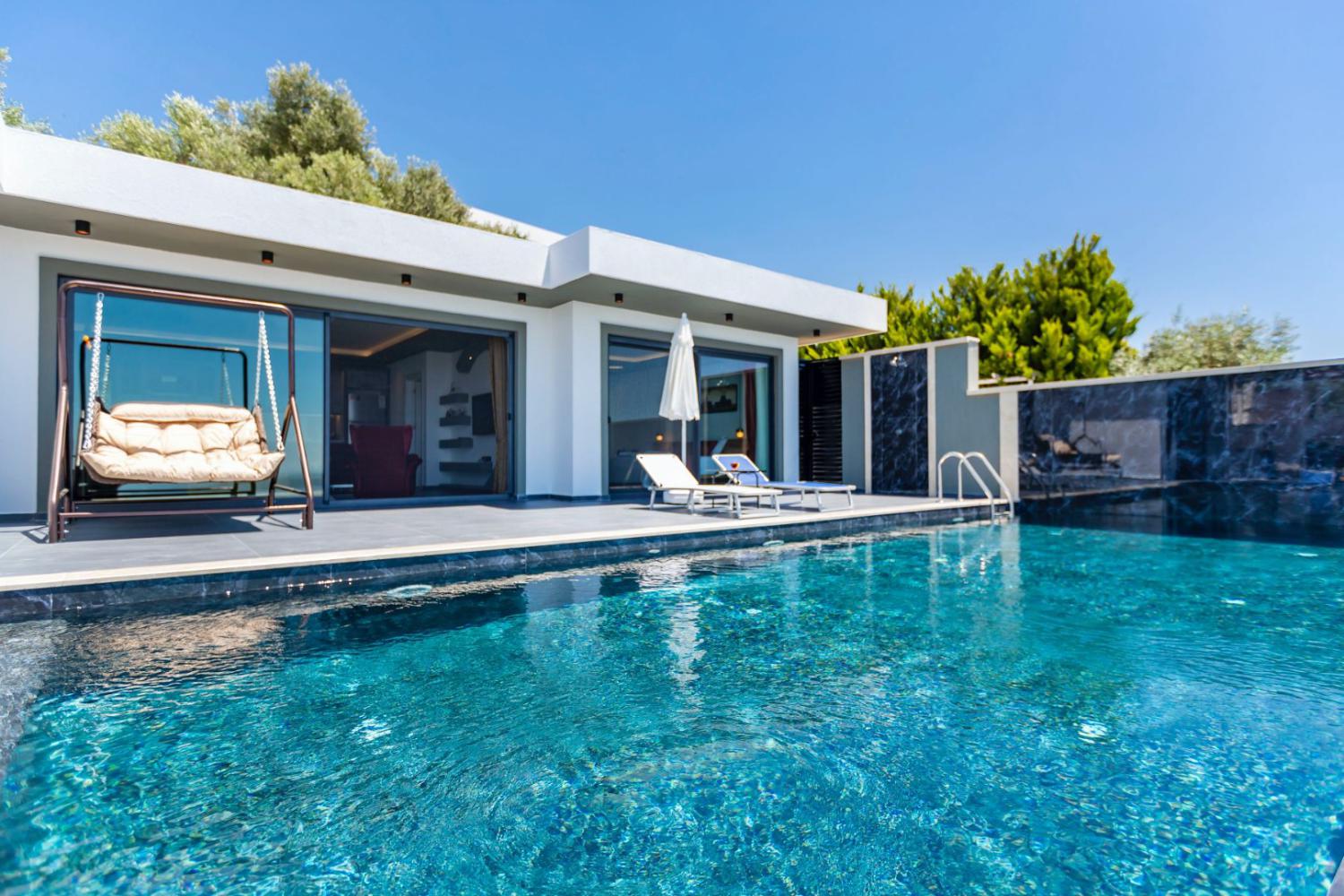 Villa Erdem Üzümlü ; Kalkan Üzümlü'de 4 Kişilik Jakuzili Kiralık Balayı Villası.