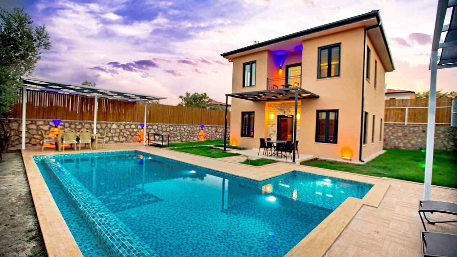 Villa Ersan 3, Kalkan Patara' da 2 yatak odalı, 4 kişilik jakuzili balayı villası